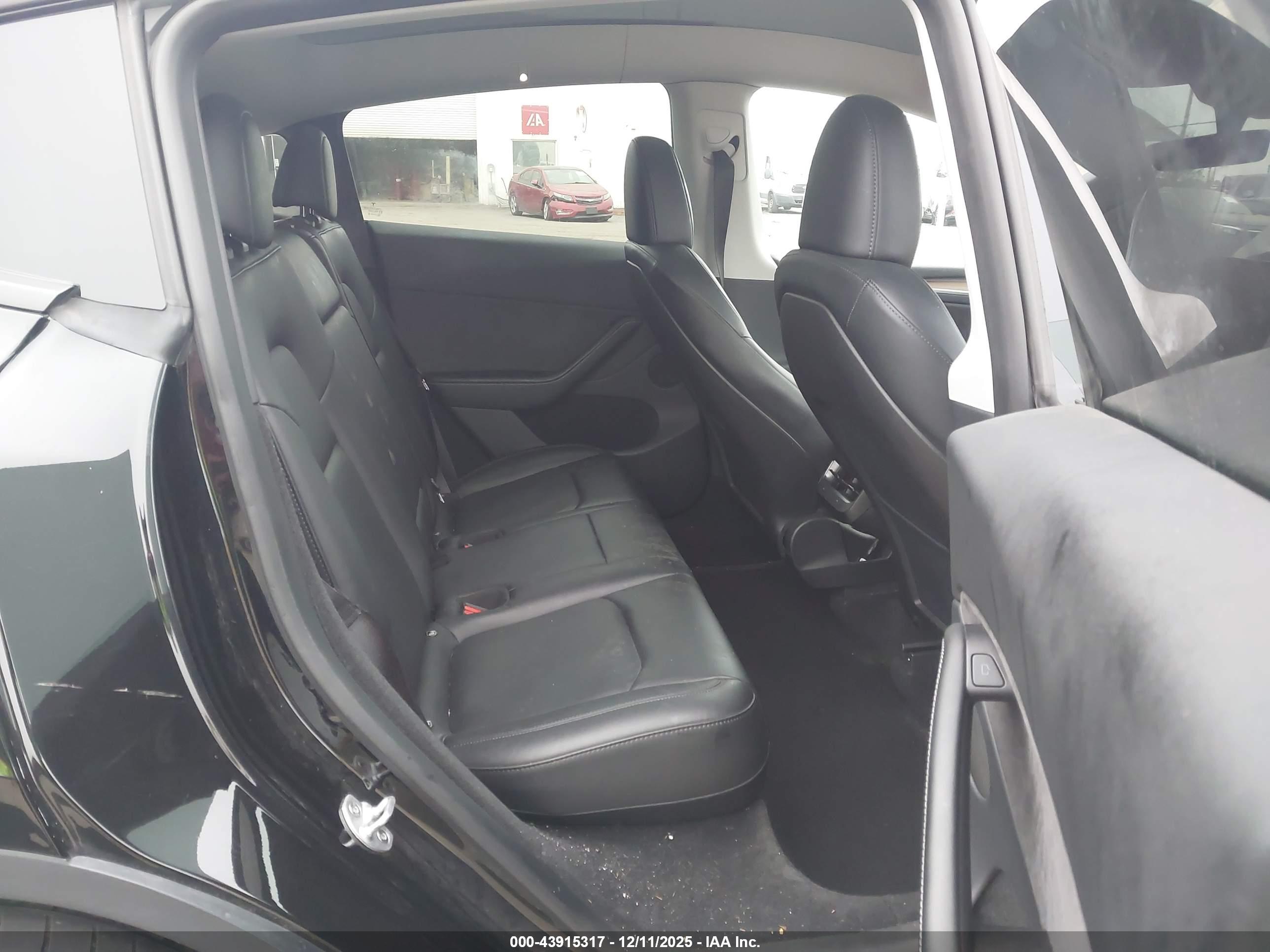 TESLA MODEL image 8