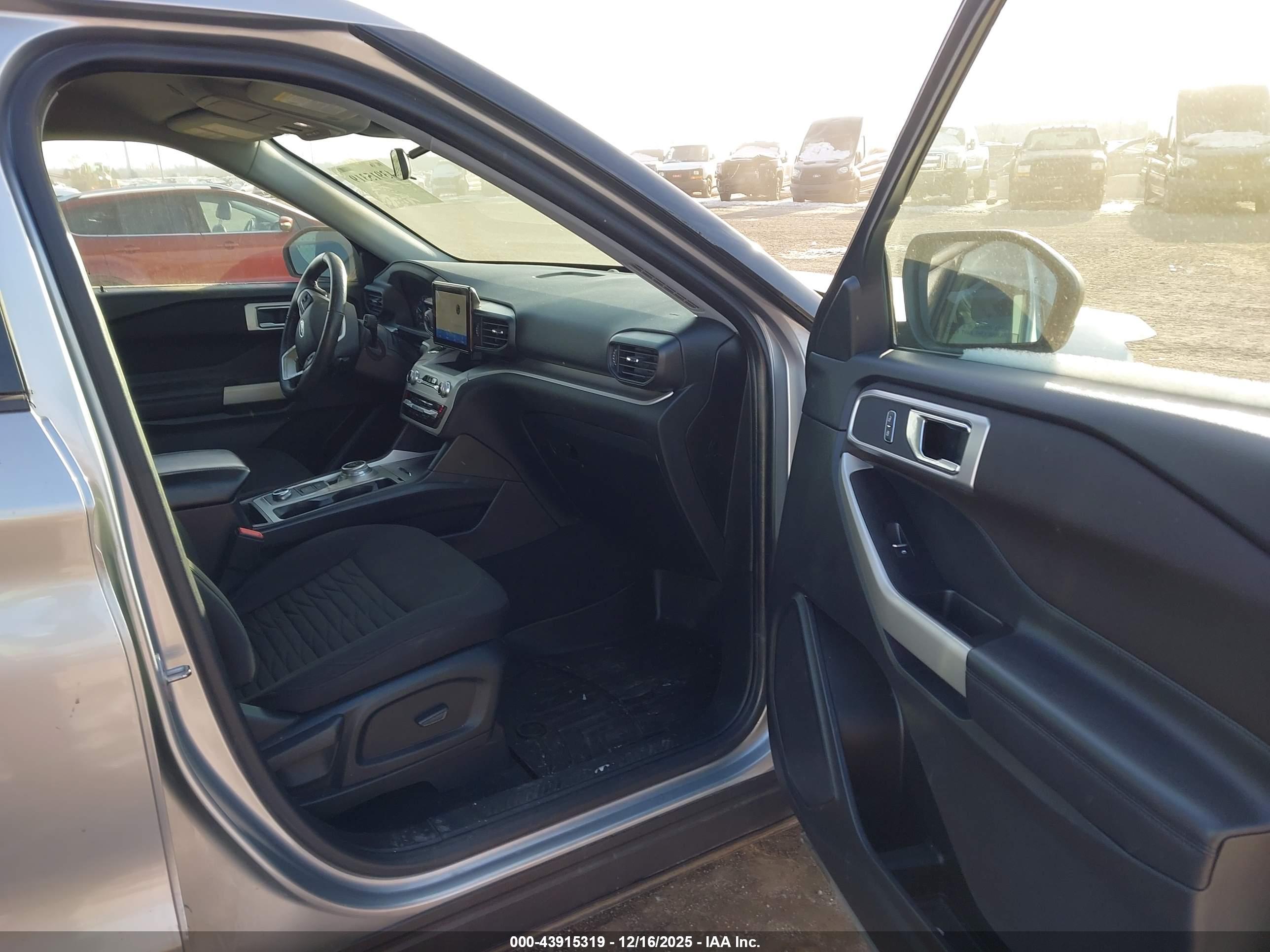 FORD EXPLORER image 5