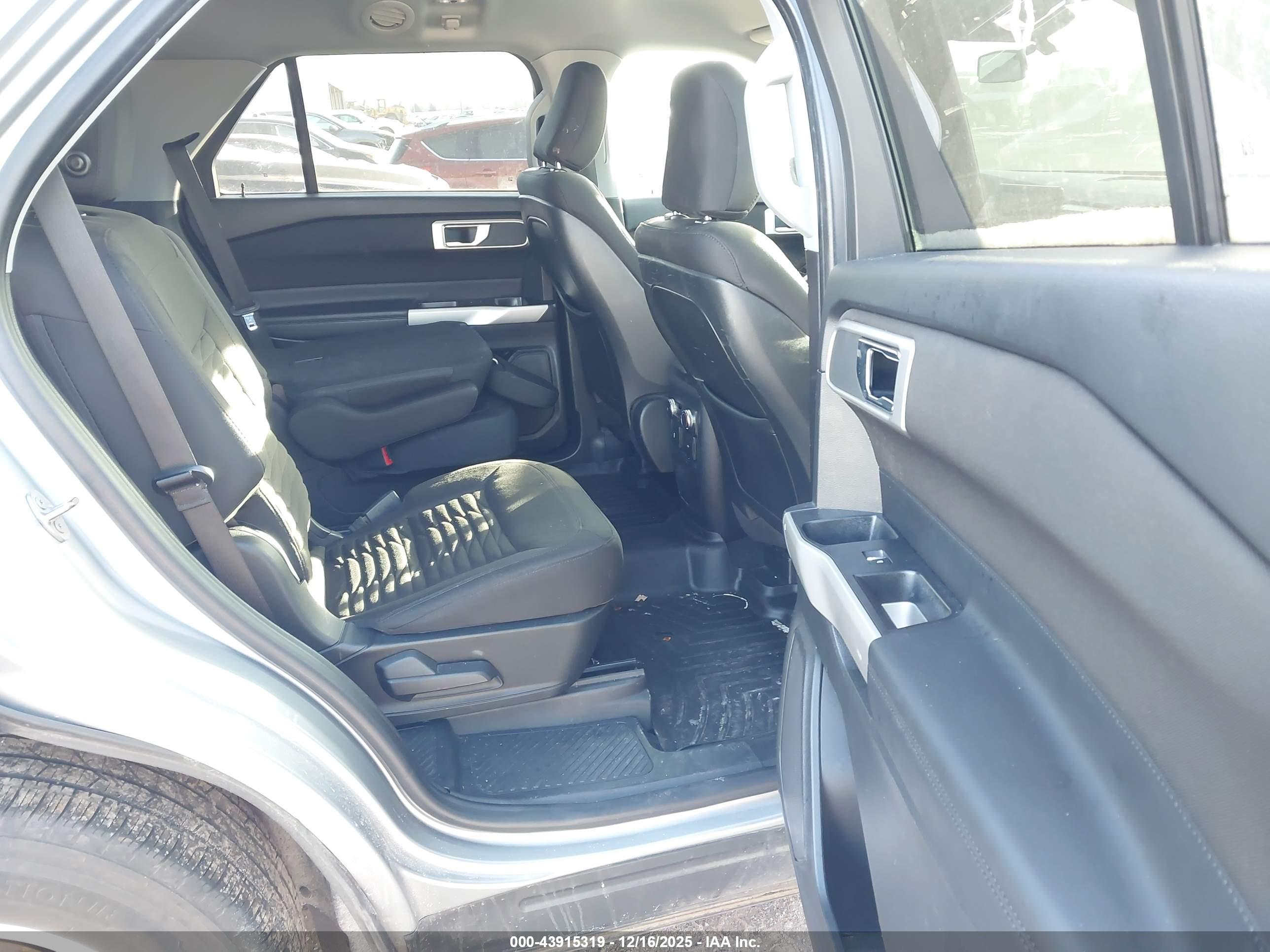 FORD EXPLORER image 8