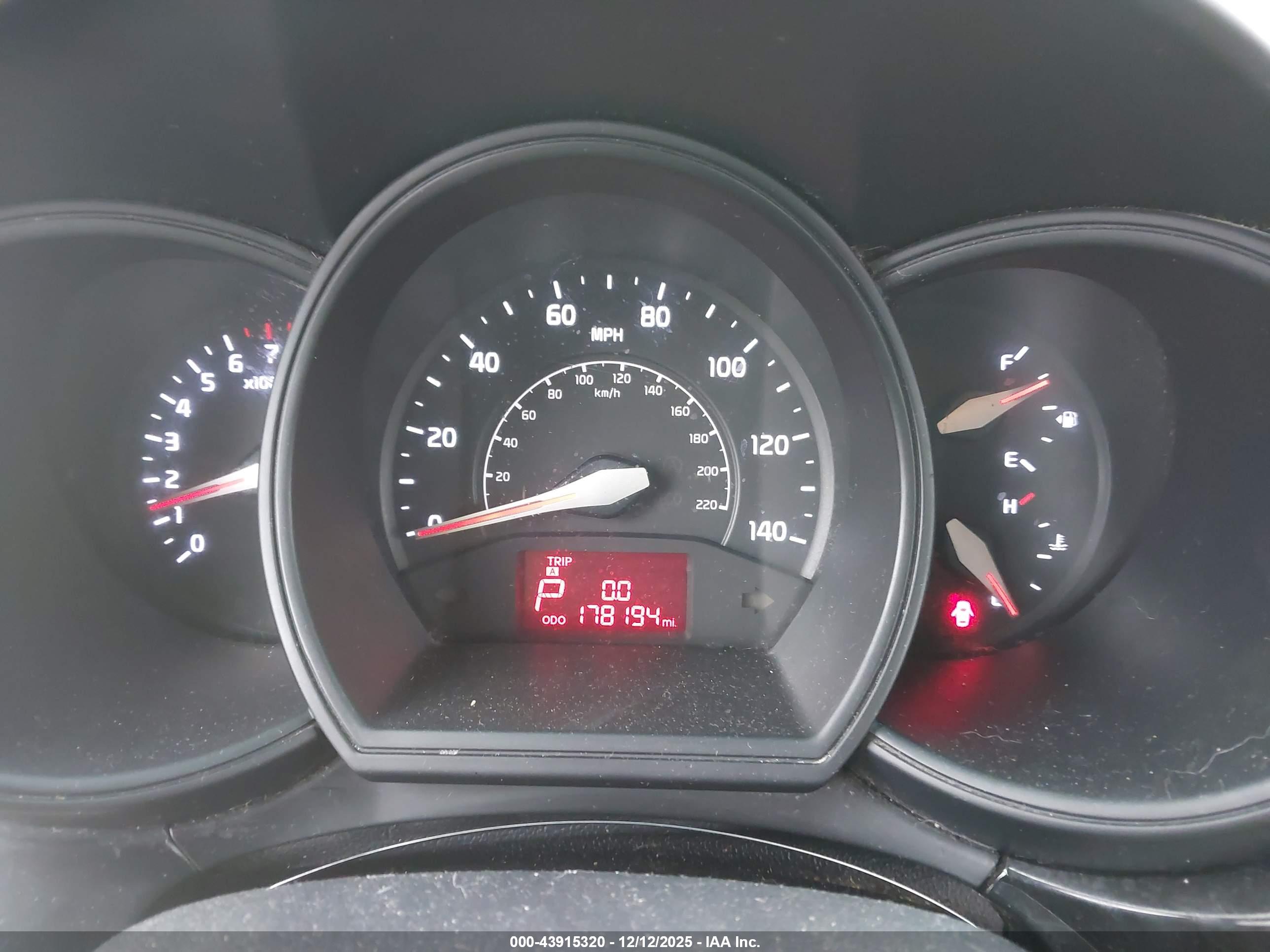 KIA RIO image 7