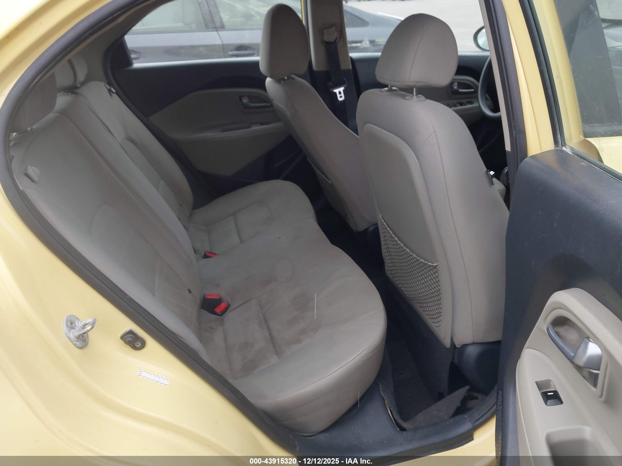 KIA RIO image 8