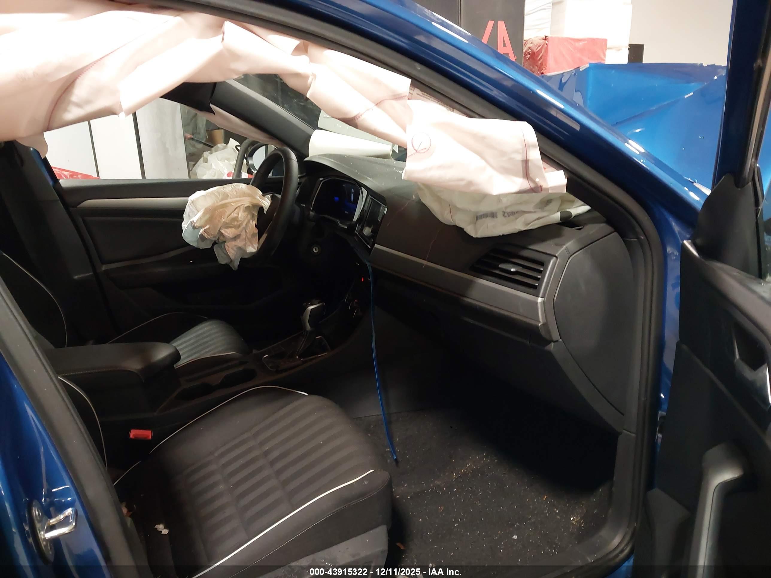 VOLKSWAGEN JETTA image 5