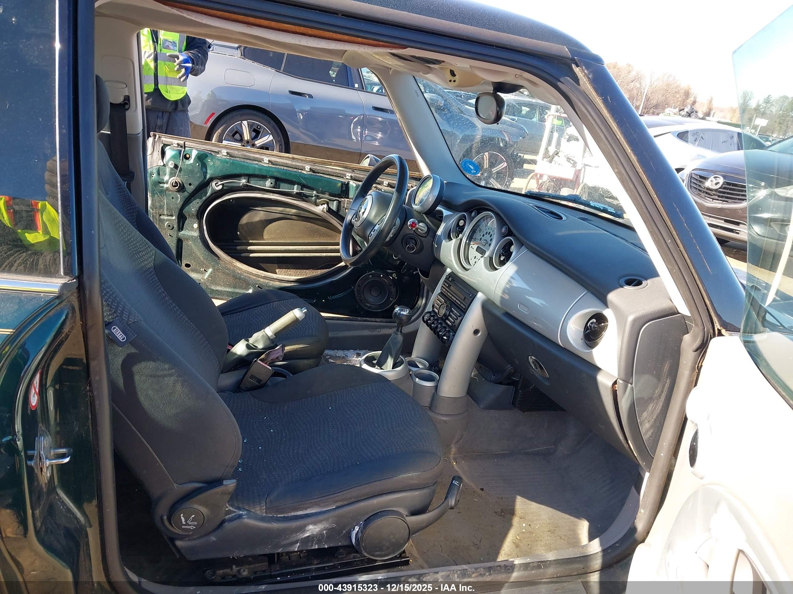 MINI COOPER image 5