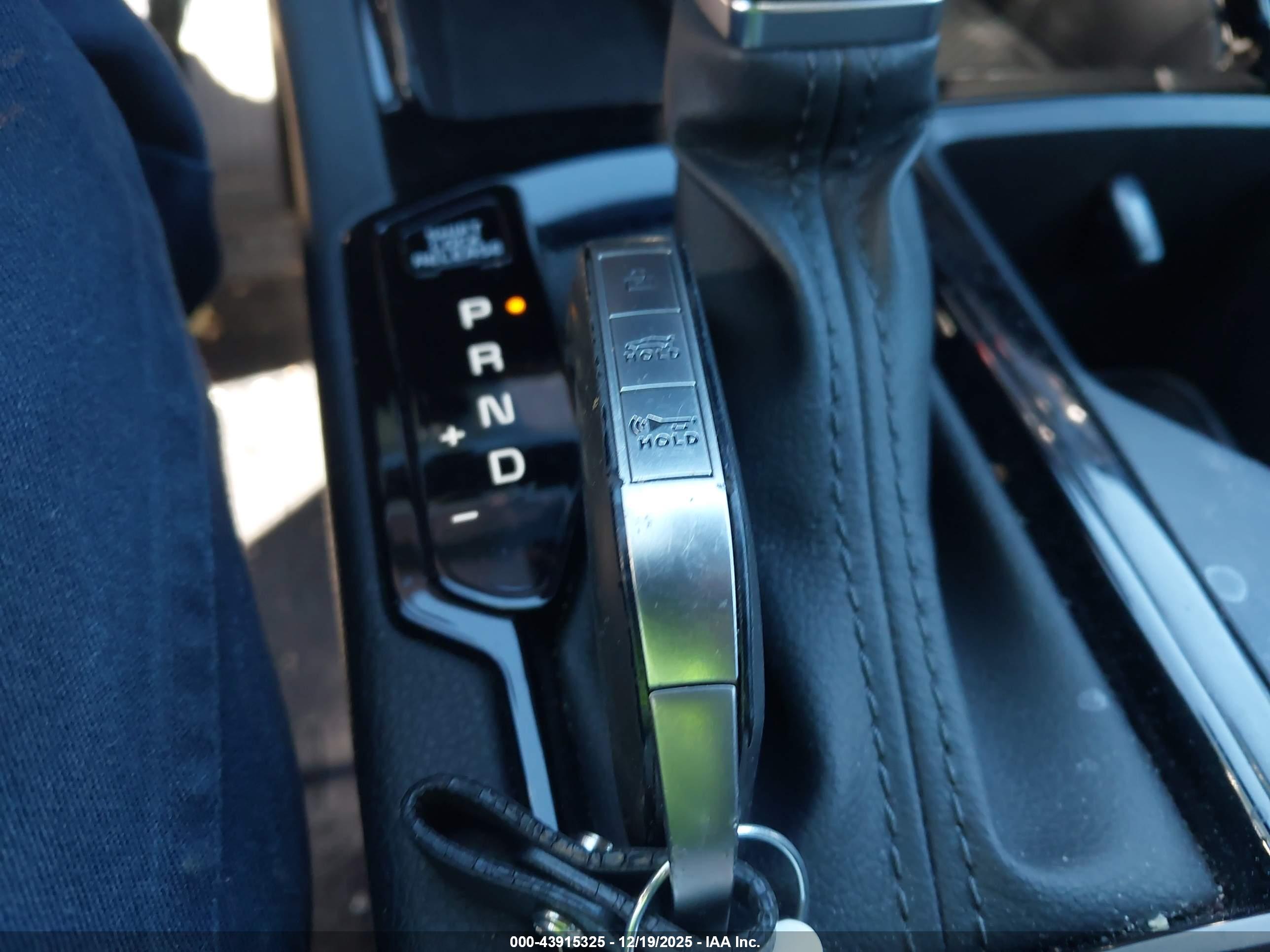 KIA K5 image 11