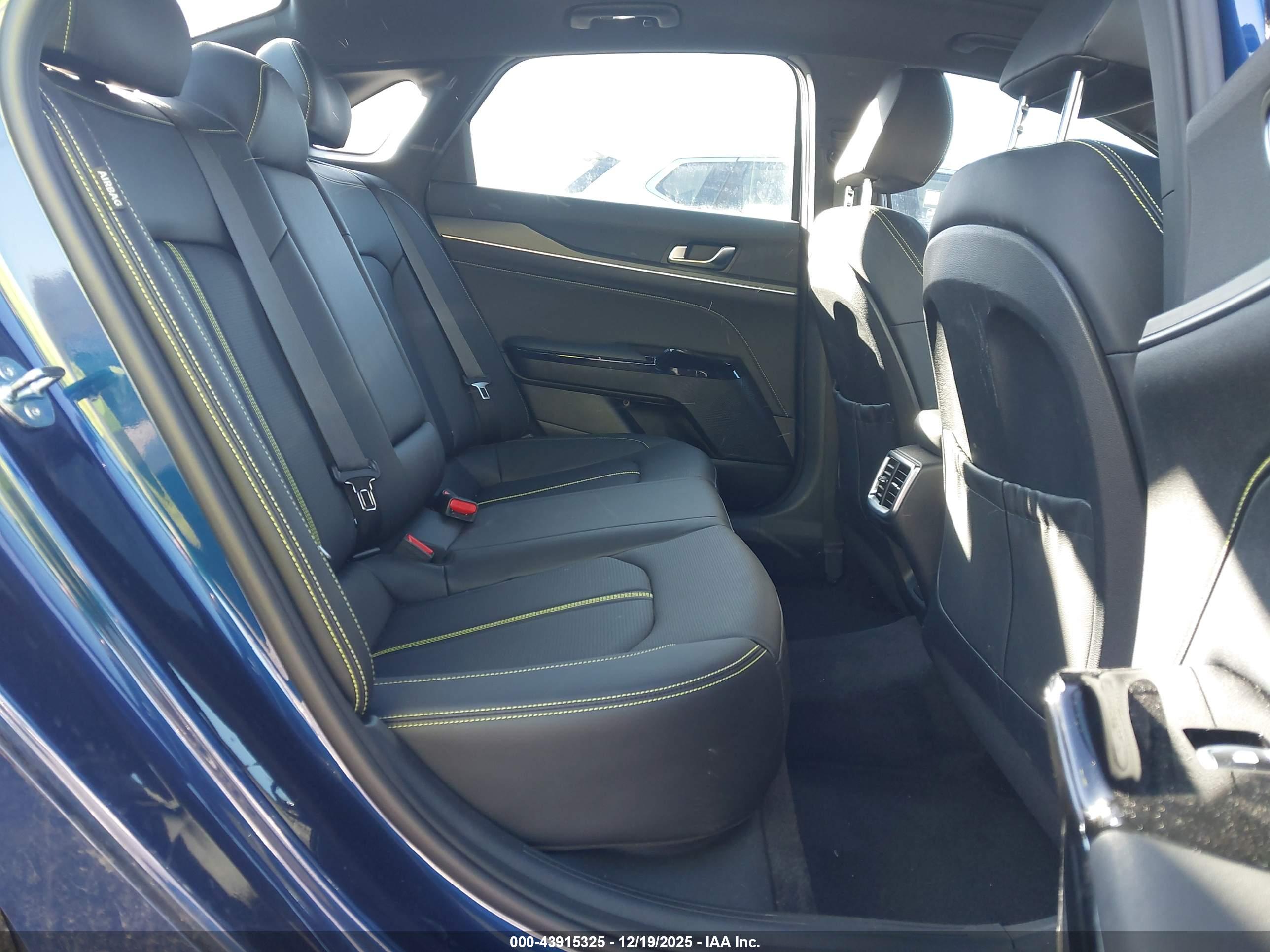 KIA K5 image 8