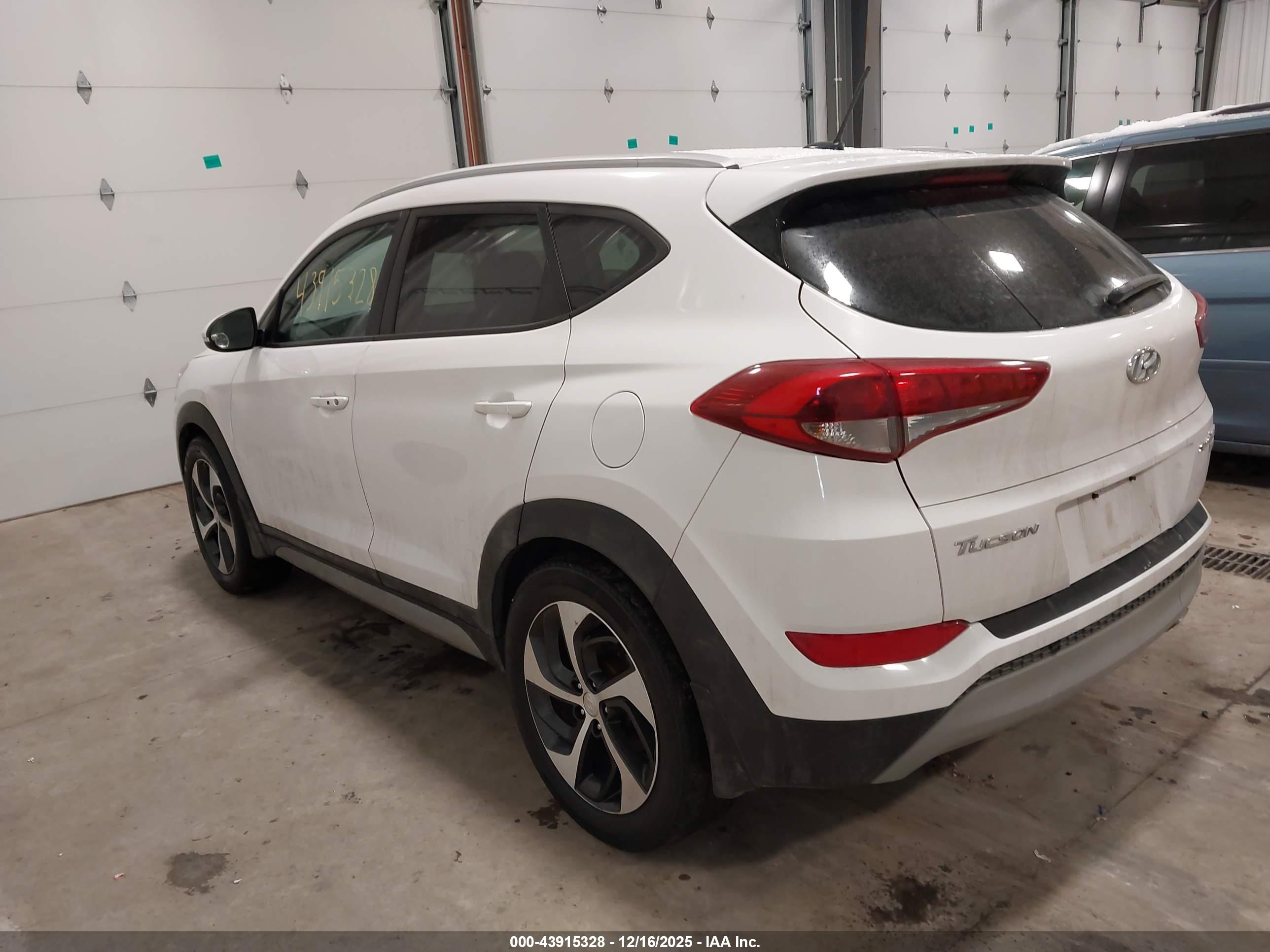 HYUNDAI TUCSON image 3
