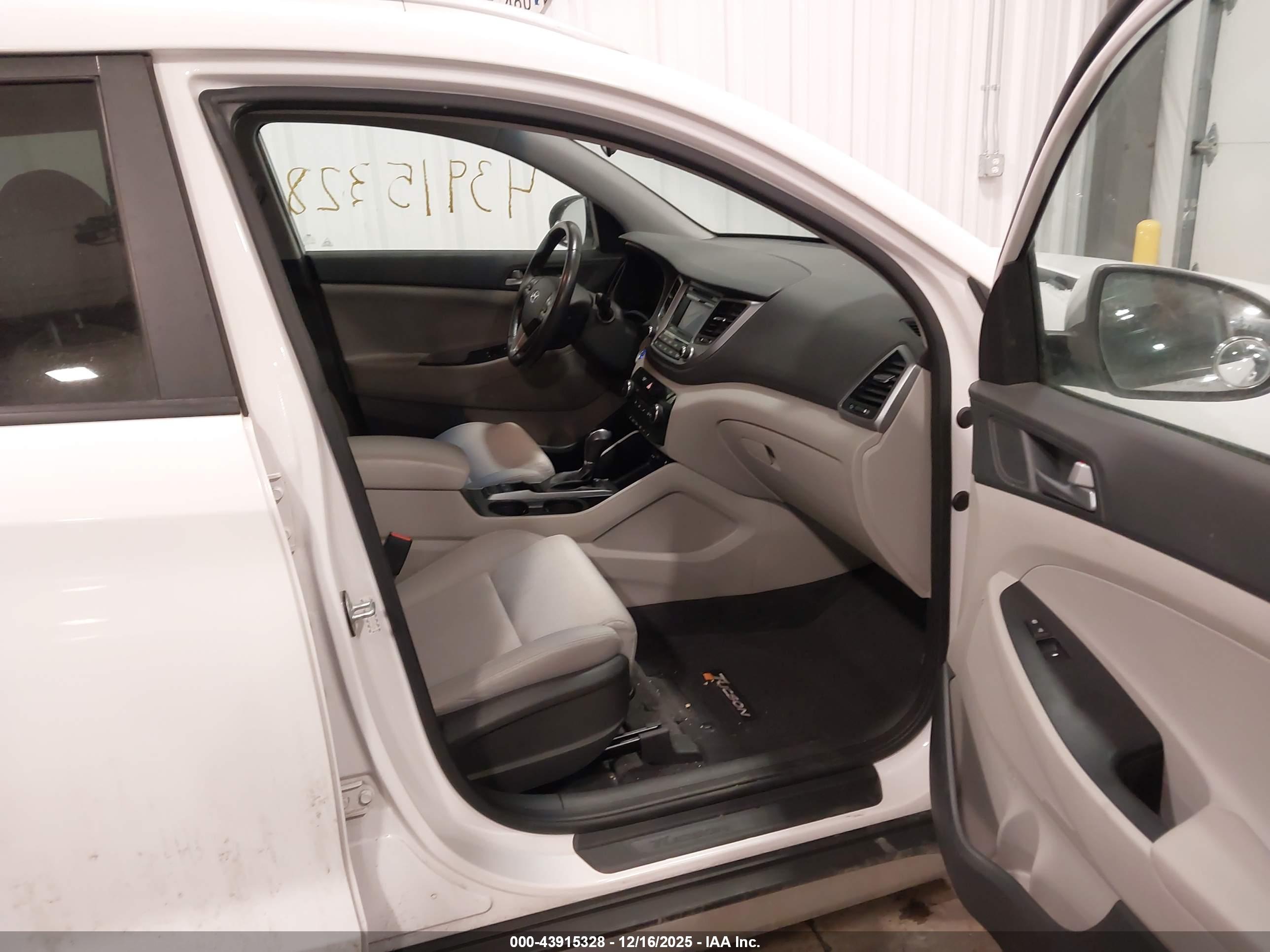 HYUNDAI TUCSON image 5