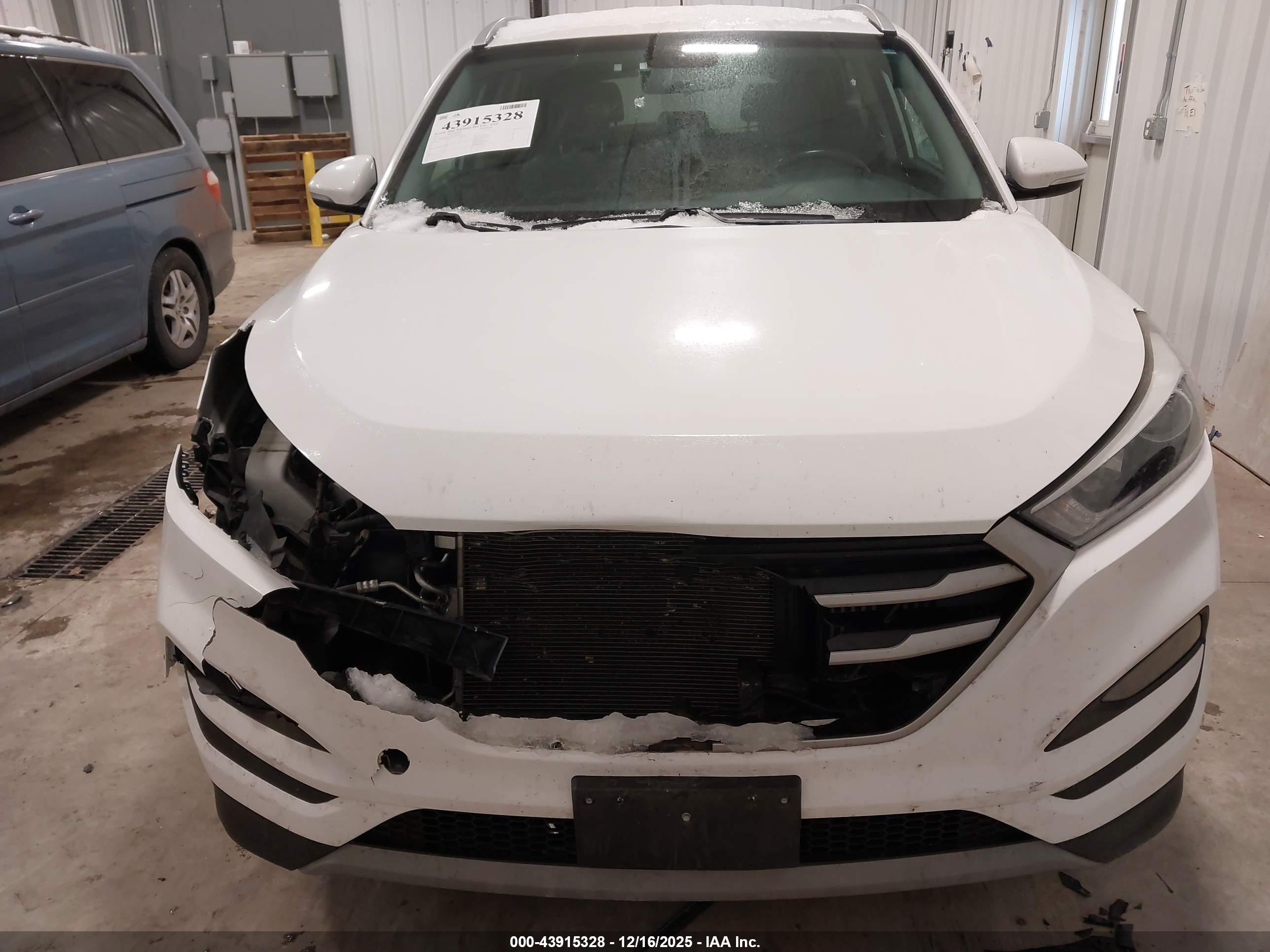 HYUNDAI TUCSON image 6
