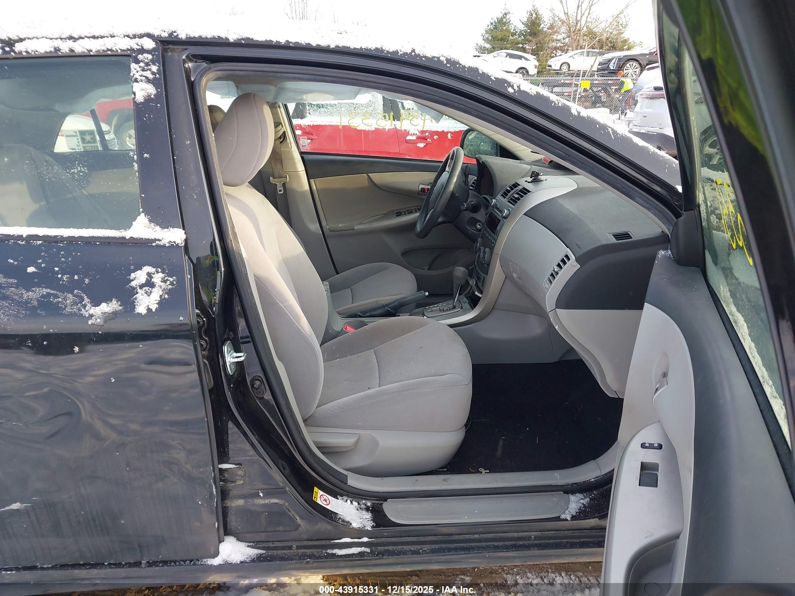 TOYOTA COROLLA image 5