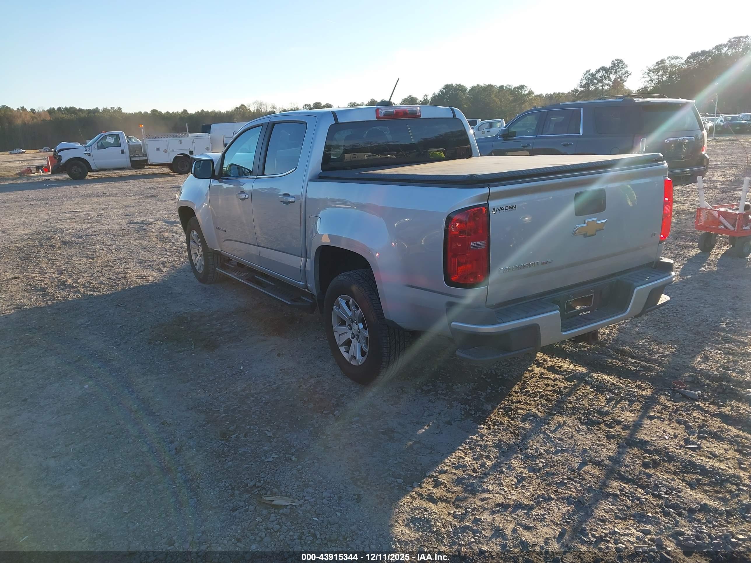 CHEVROLET COLORADO image 3