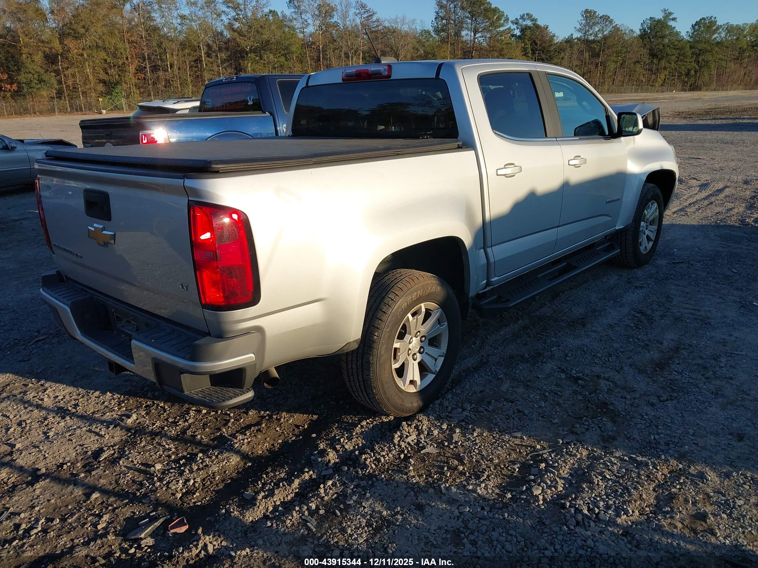 CHEVROLET COLORADO image 4