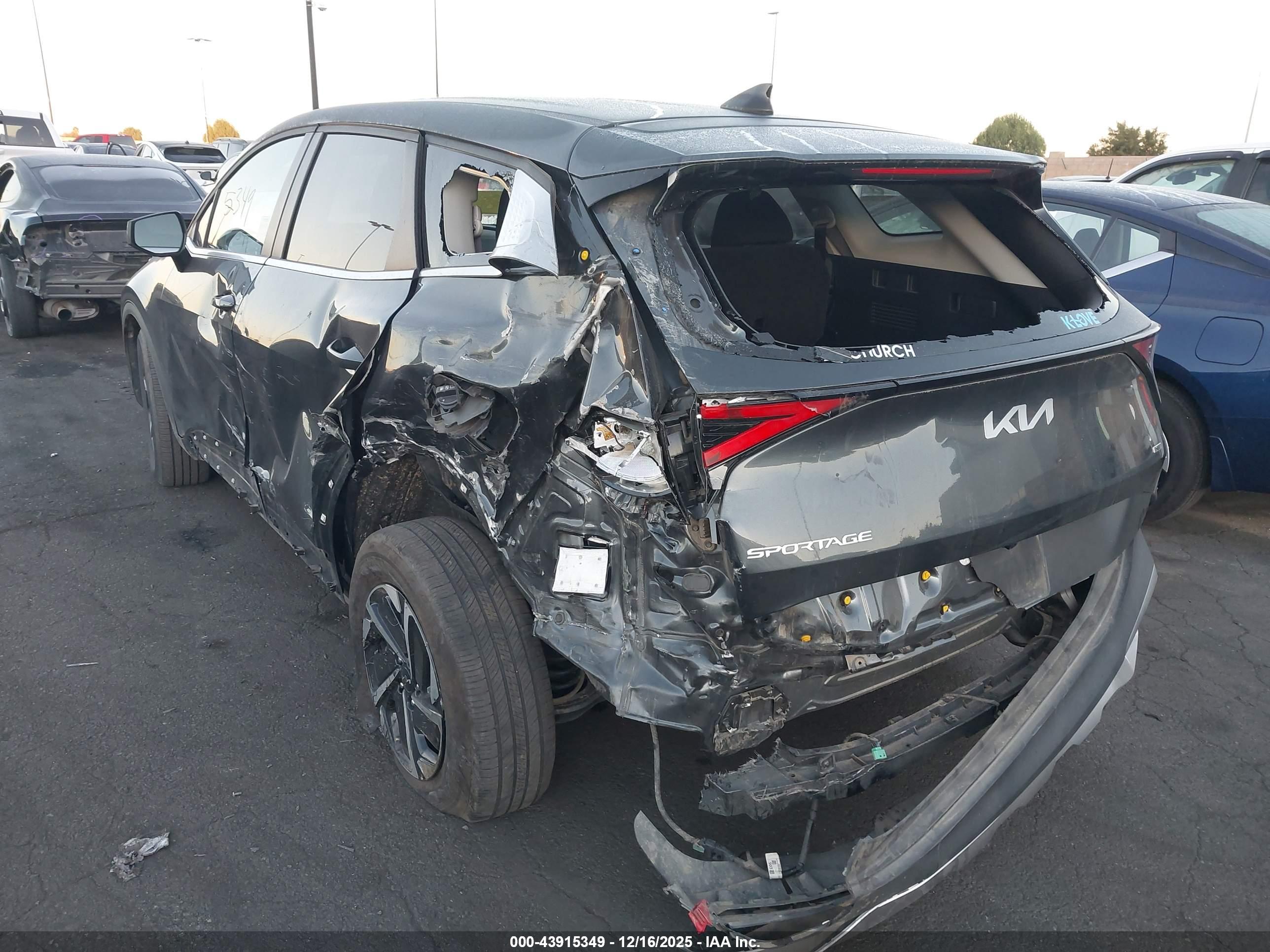 KIA SPORTAGE image 3
