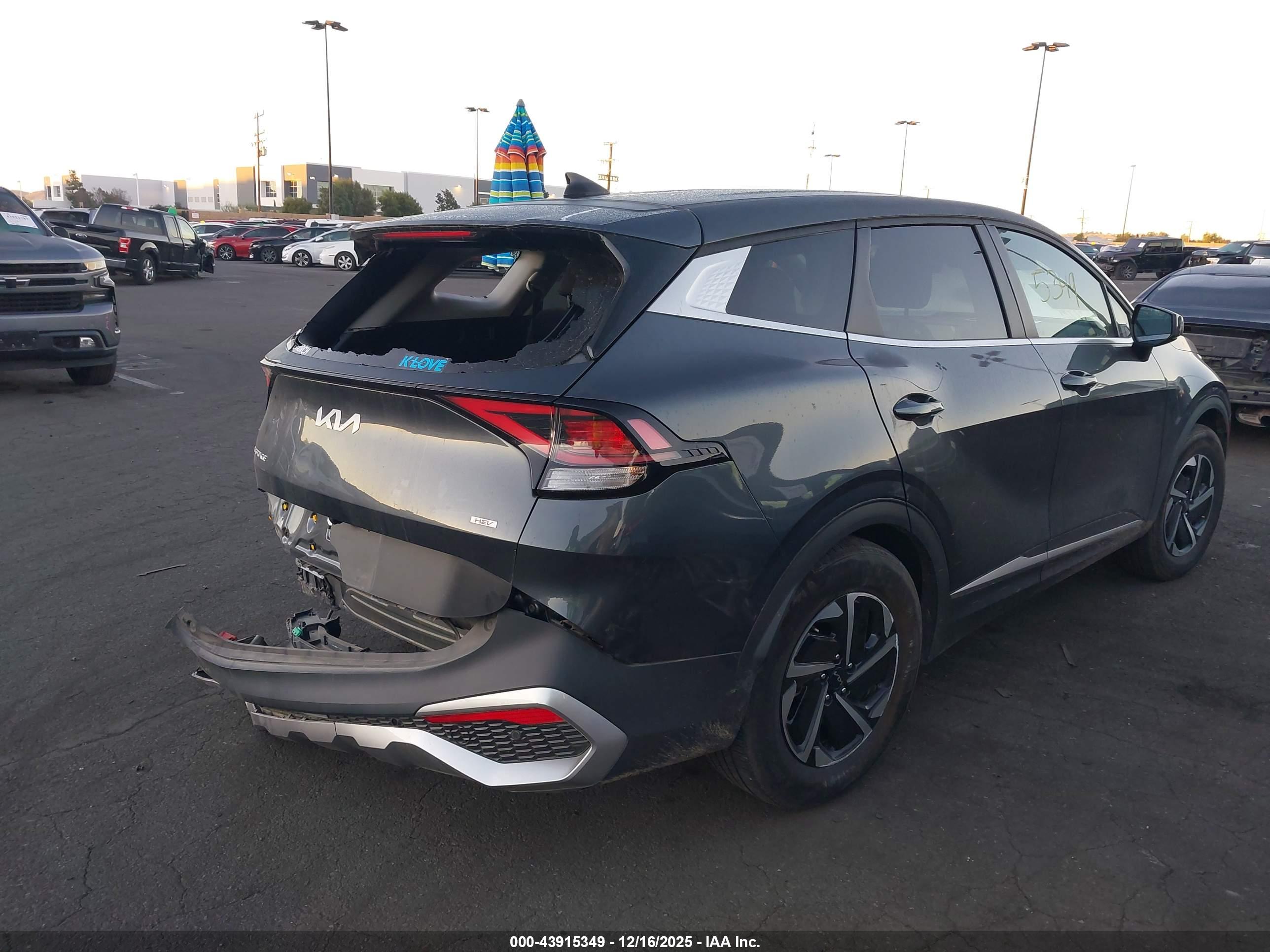 KIA SPORTAGE image 4