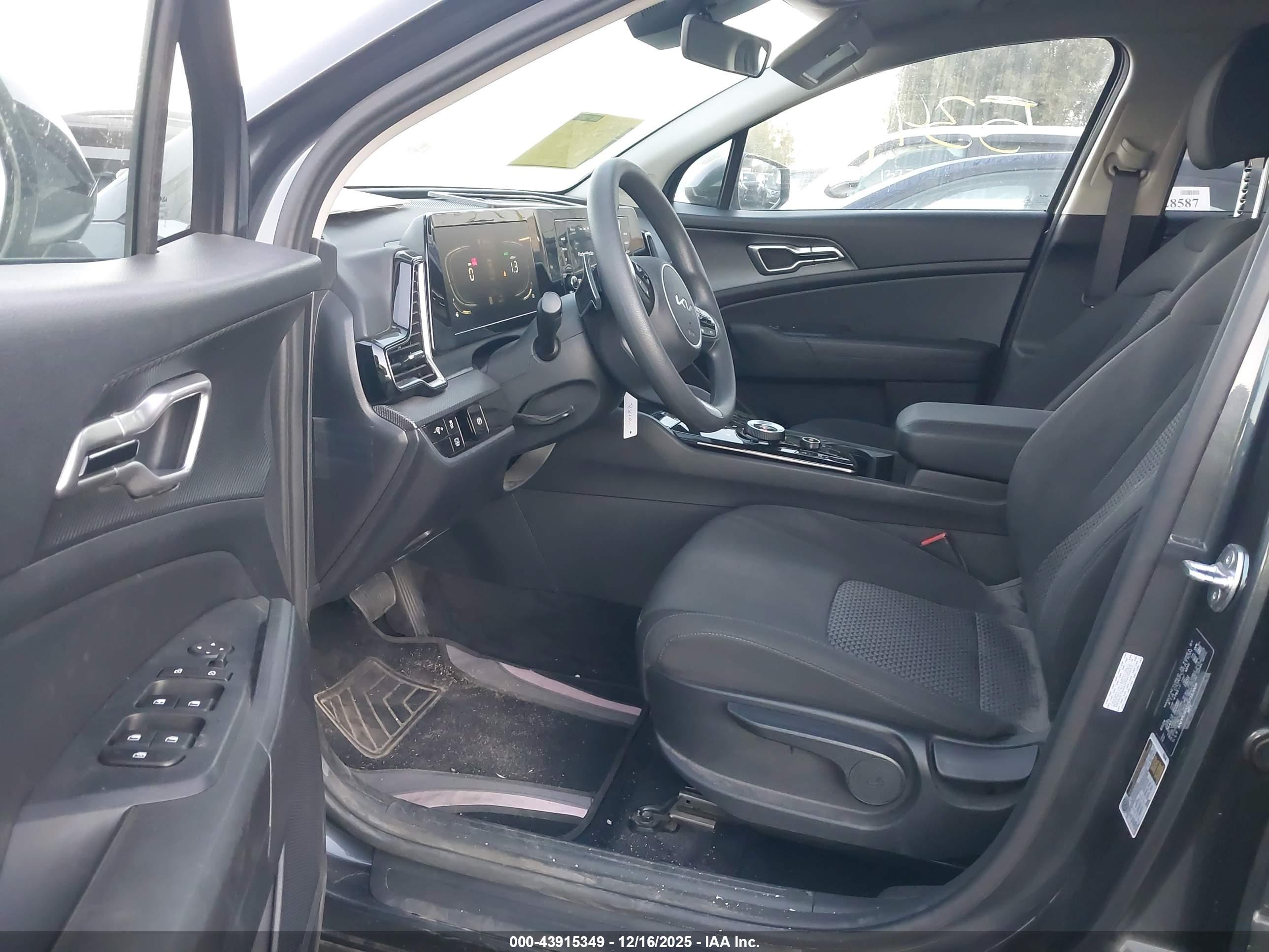 KIA SPORTAGE image 5