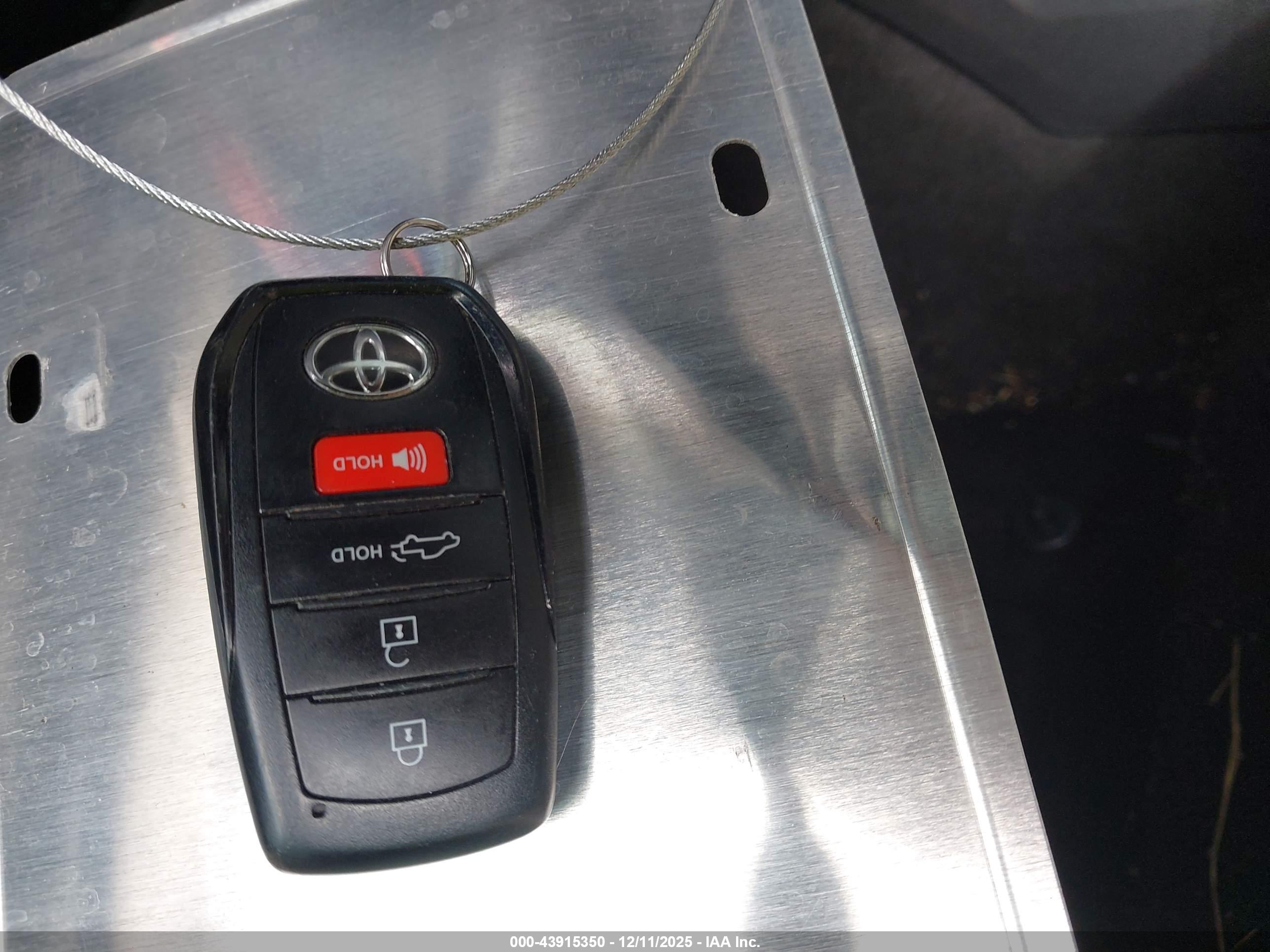 TOYOTA TUNDRA image 11
