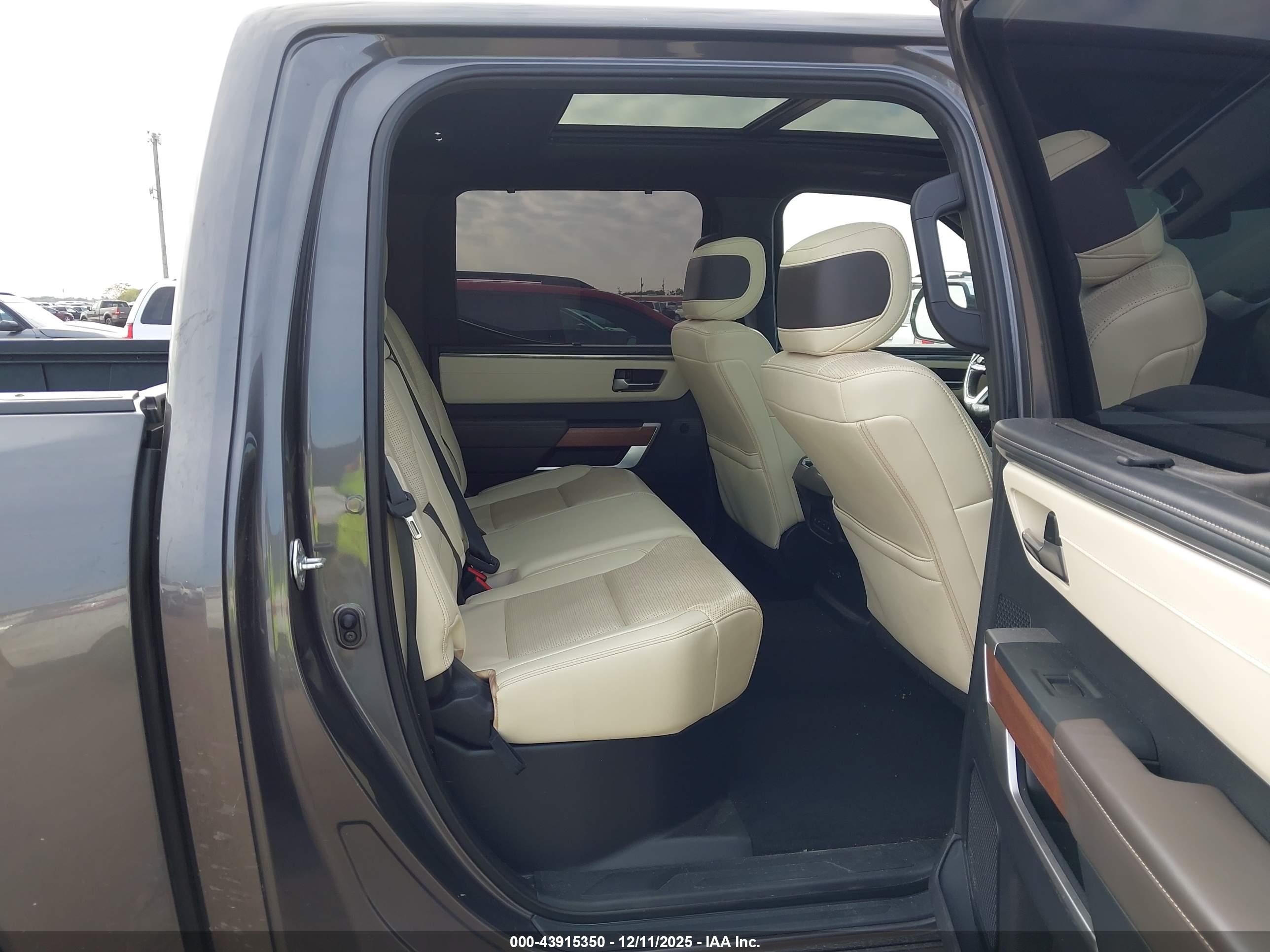 TOYOTA TUNDRA image 8