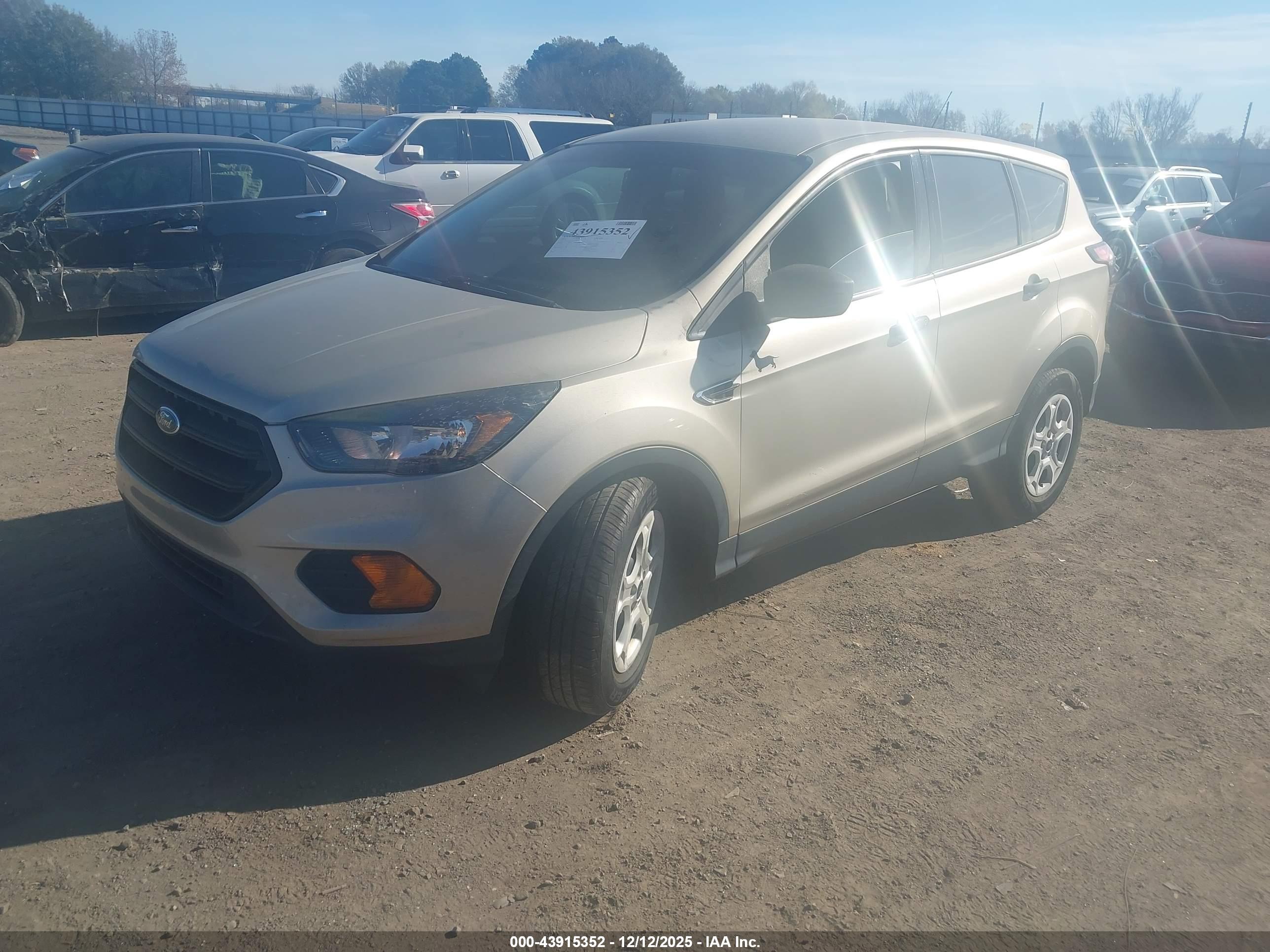 FORD ESCAPE image 2
