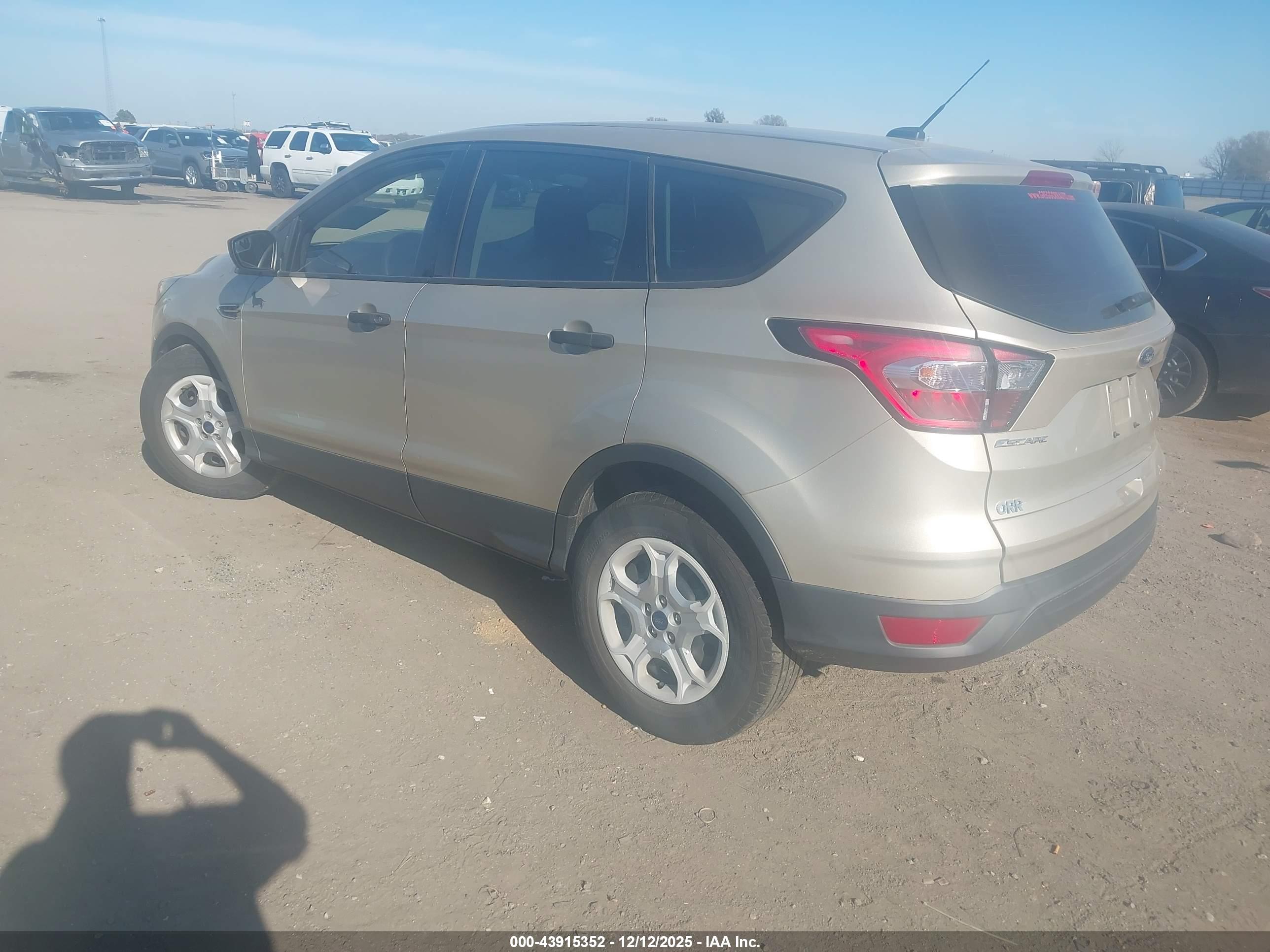 FORD ESCAPE image 3