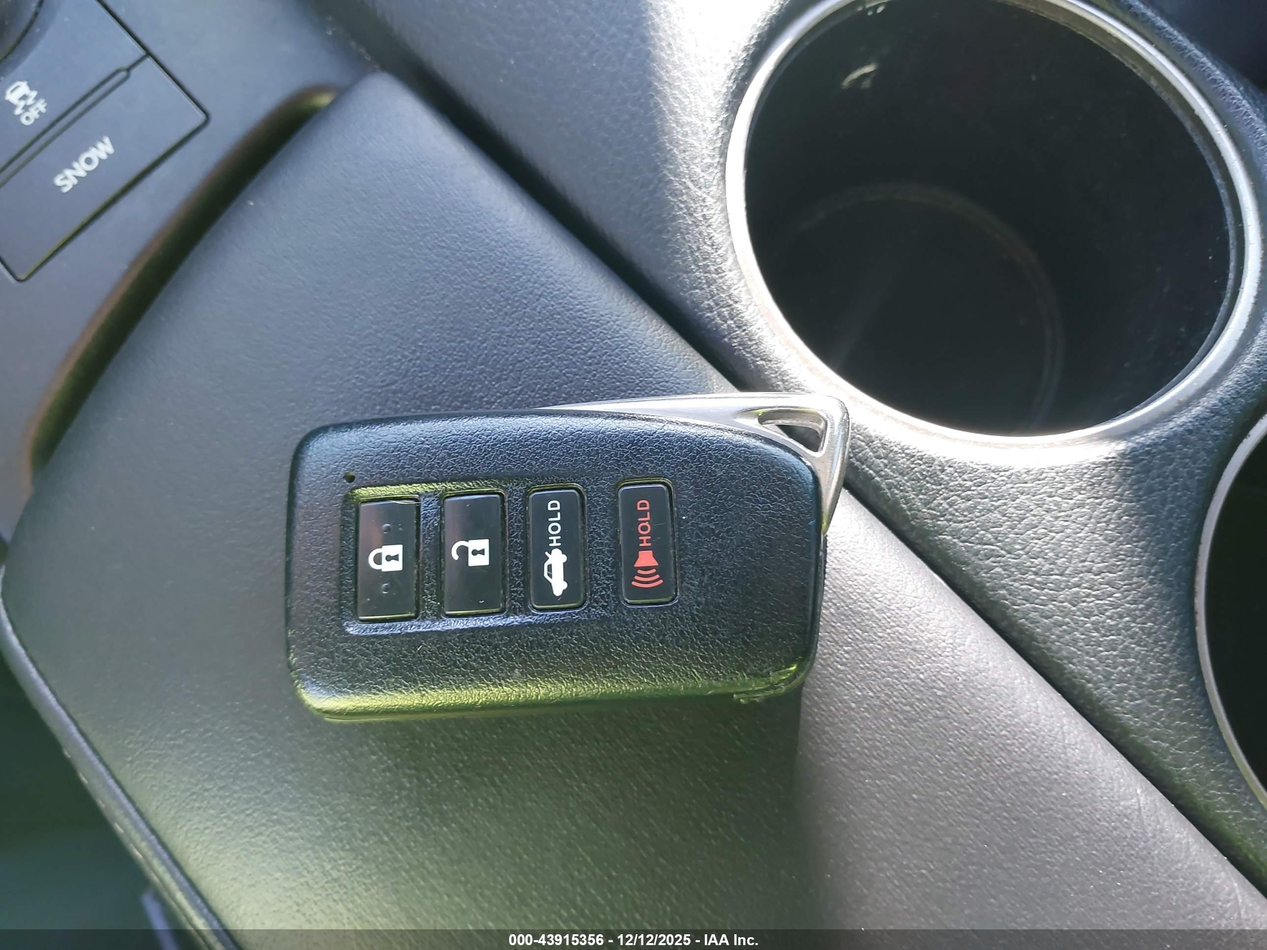 LEXUS IS image 11