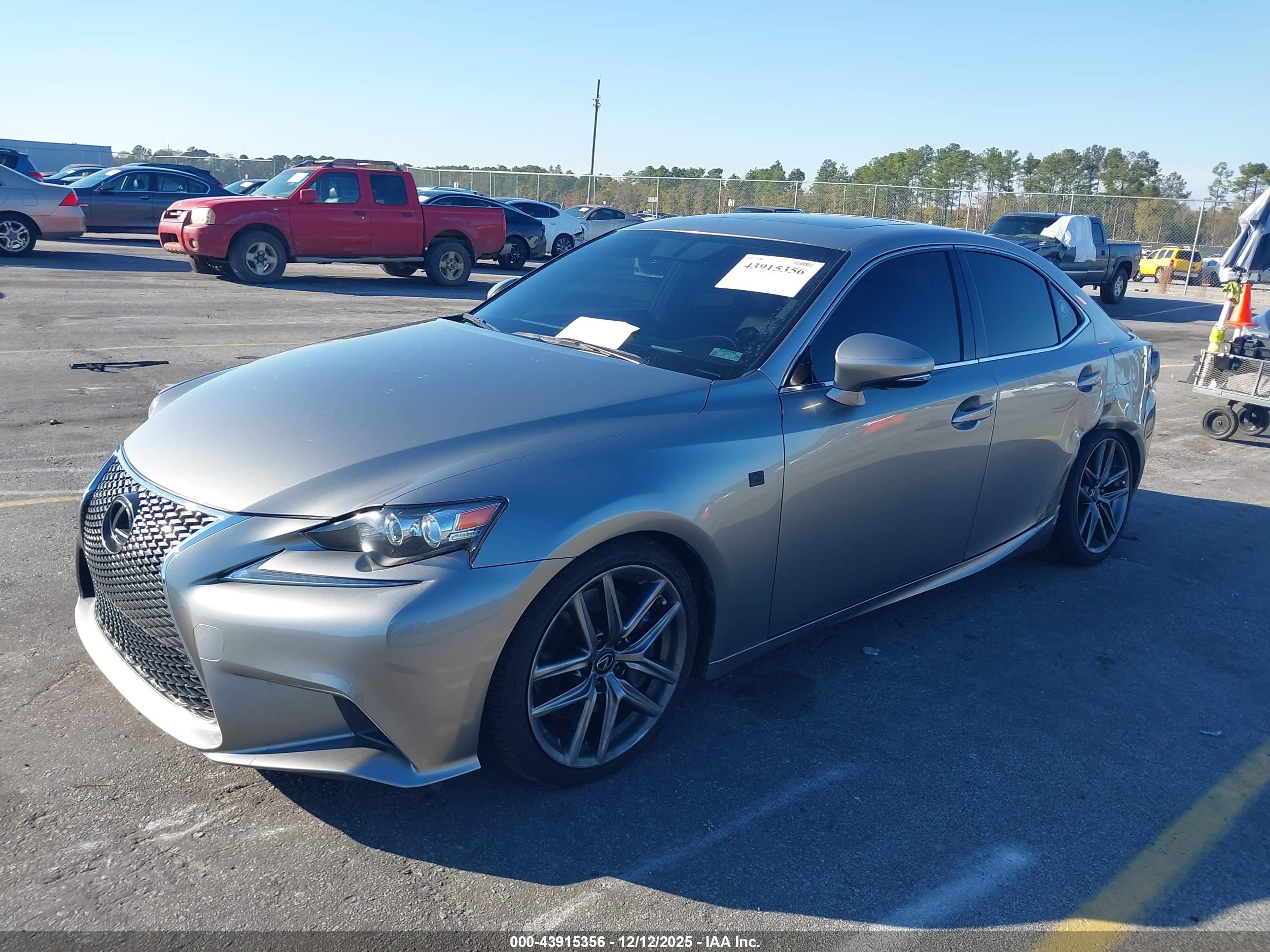 LEXUS IS image 2