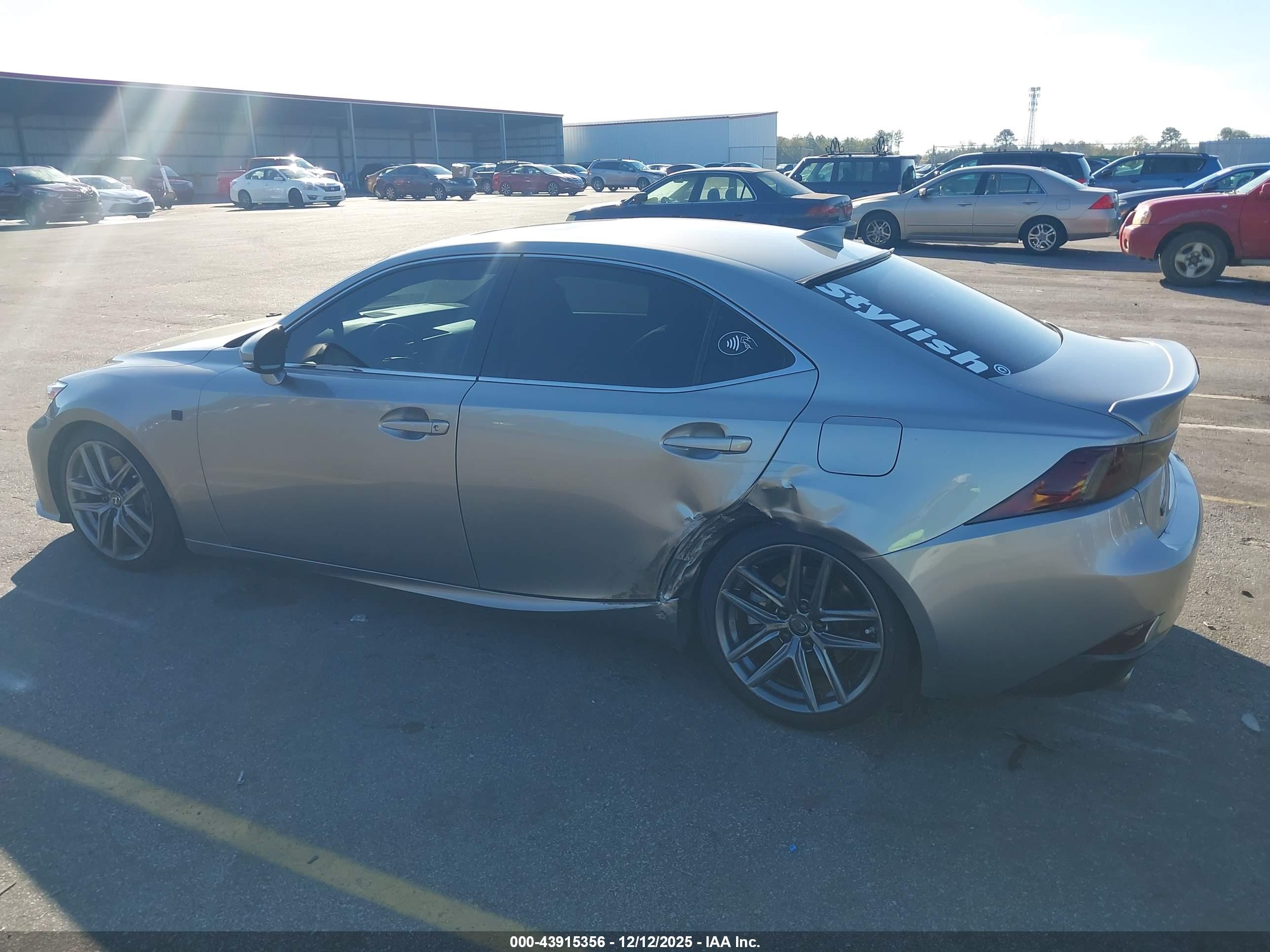 LEXUS IS image 3