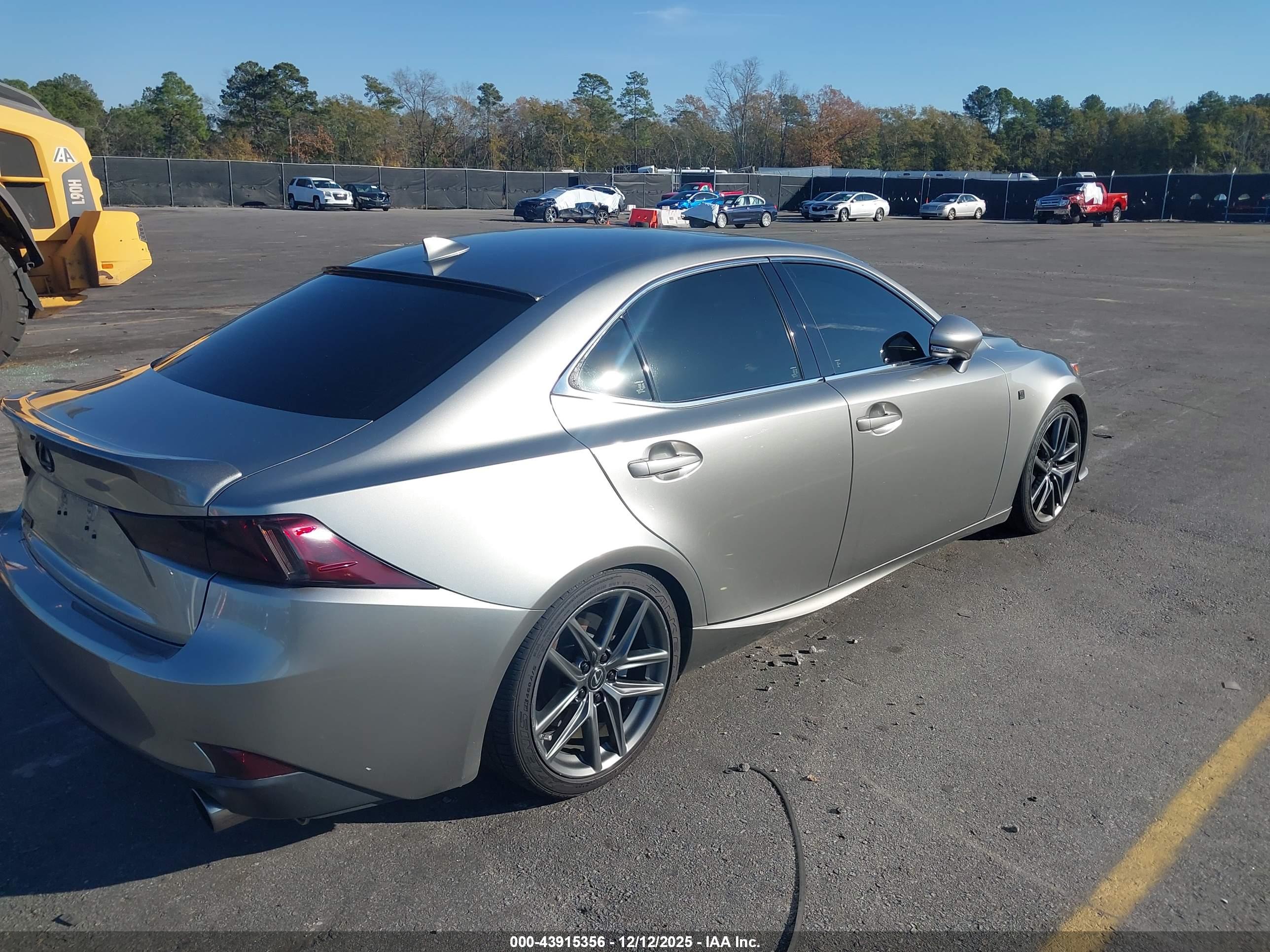LEXUS IS image 4