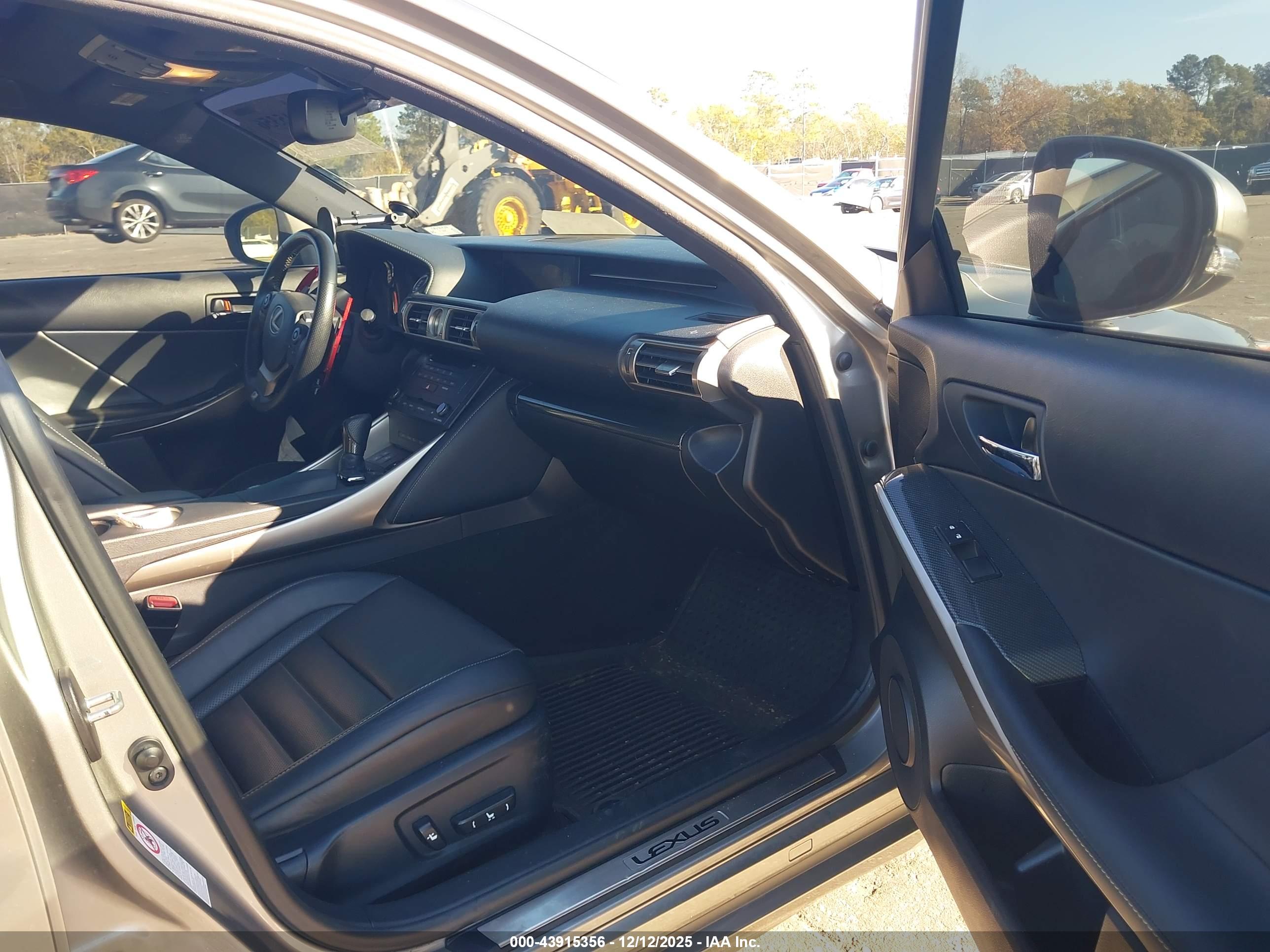 LEXUS IS image 5