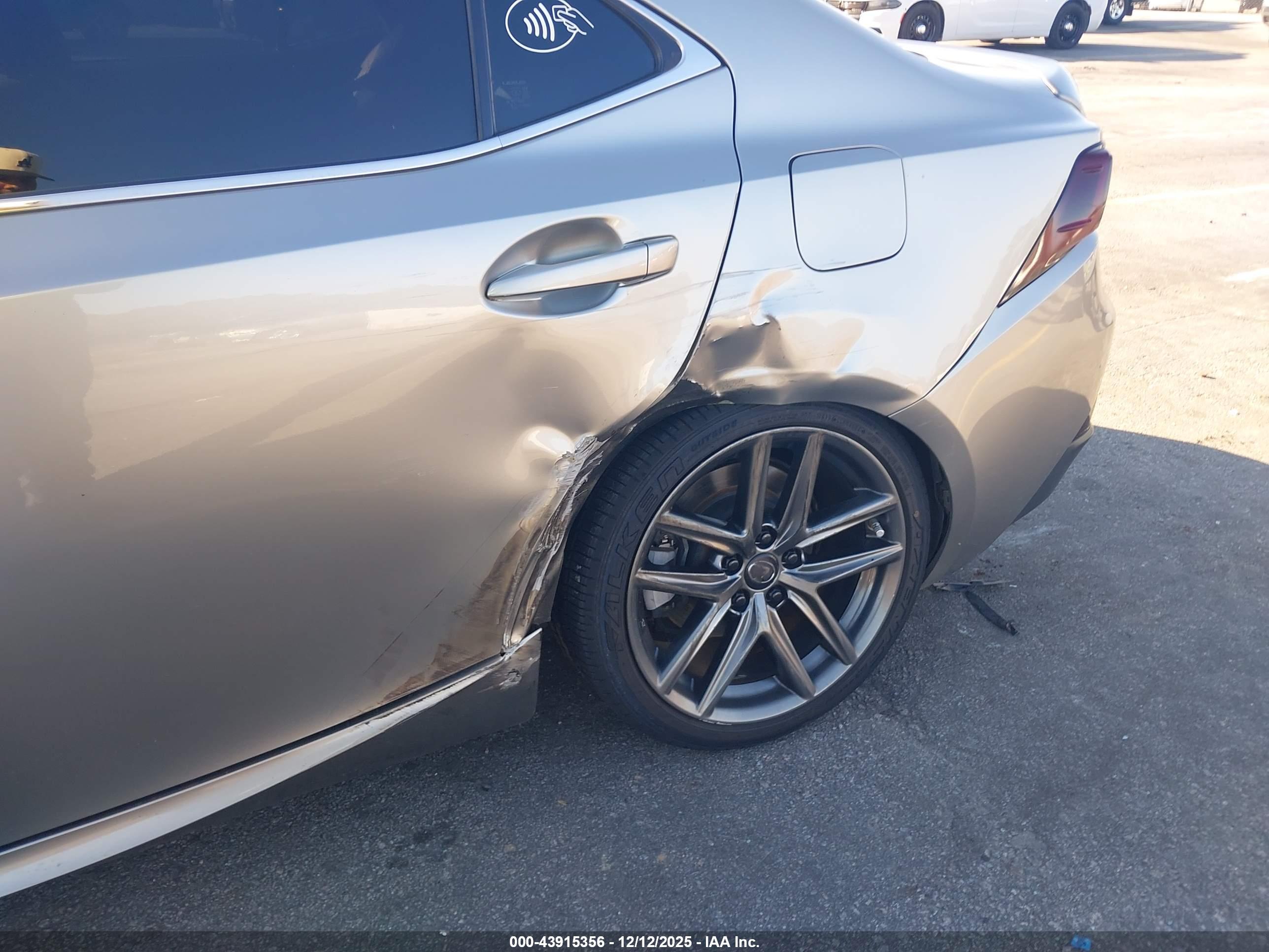 LEXUS IS image 6