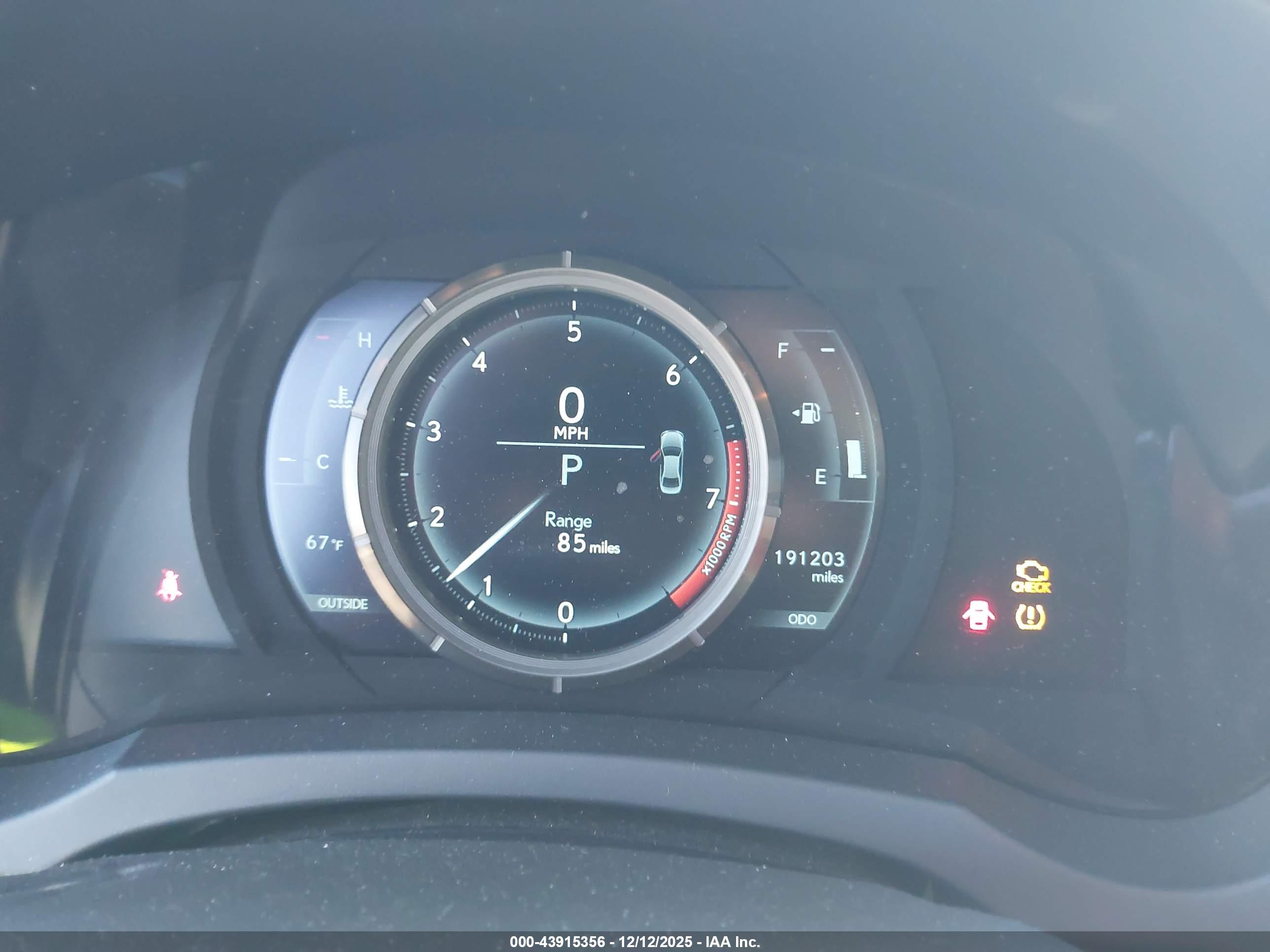 LEXUS IS image 7