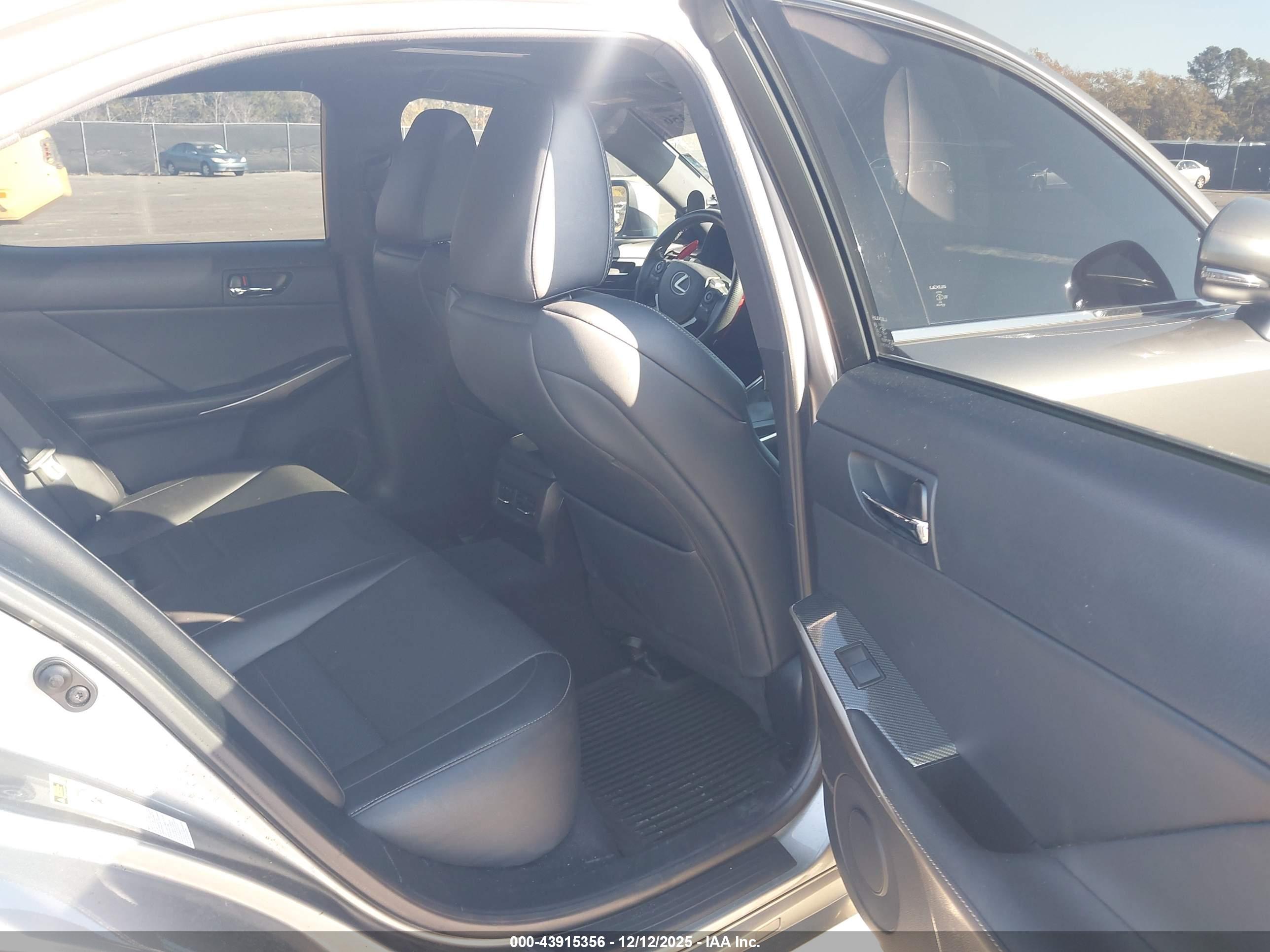 LEXUS IS image 8