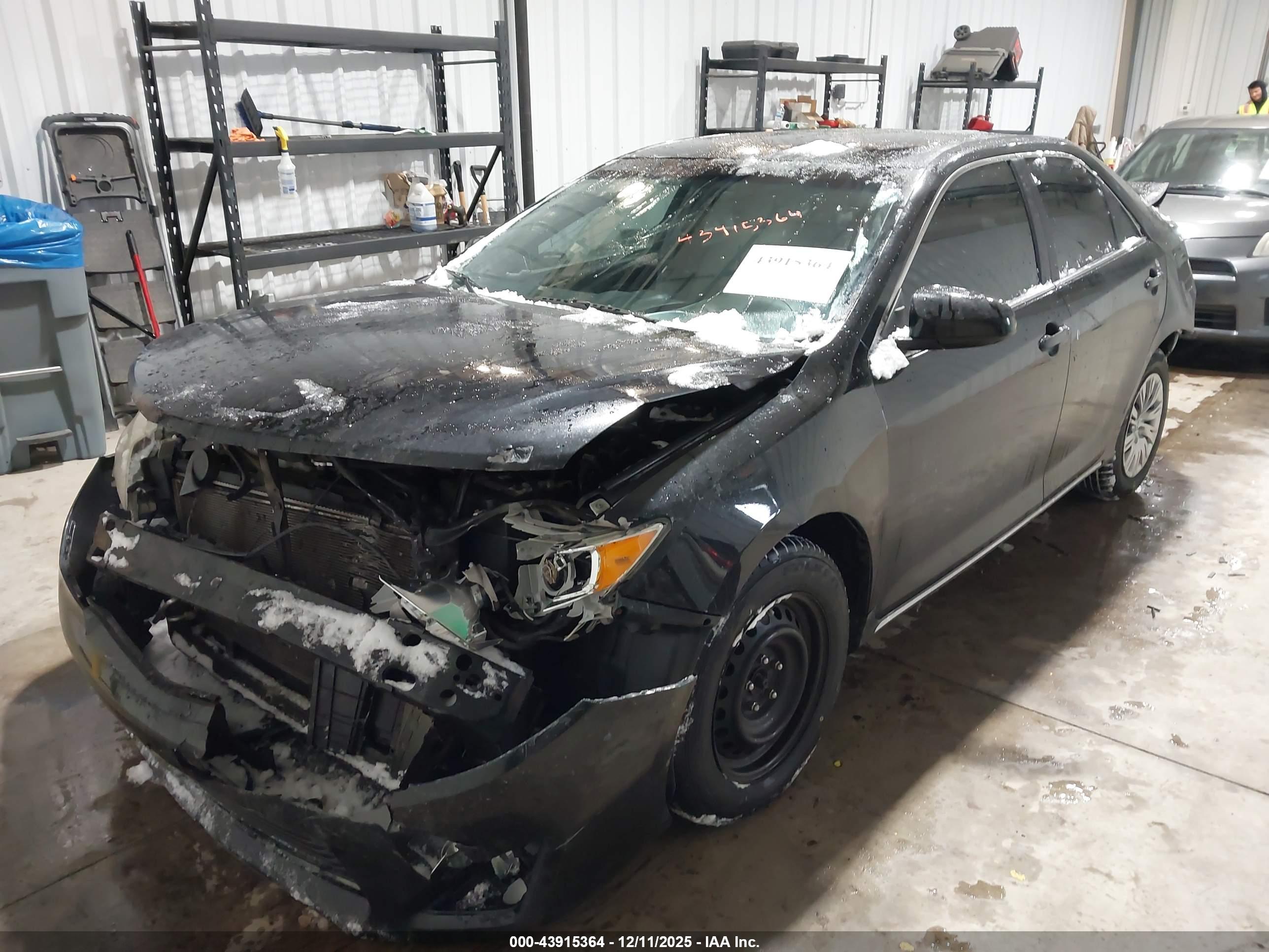 TOYOTA CAMRY image 2