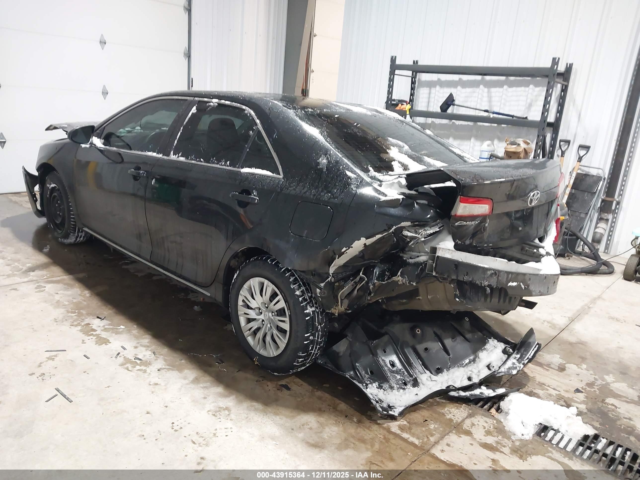 TOYOTA CAMRY image 3