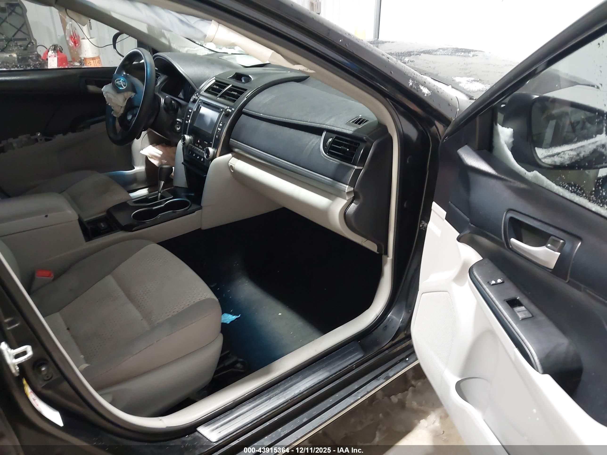 TOYOTA CAMRY image 5