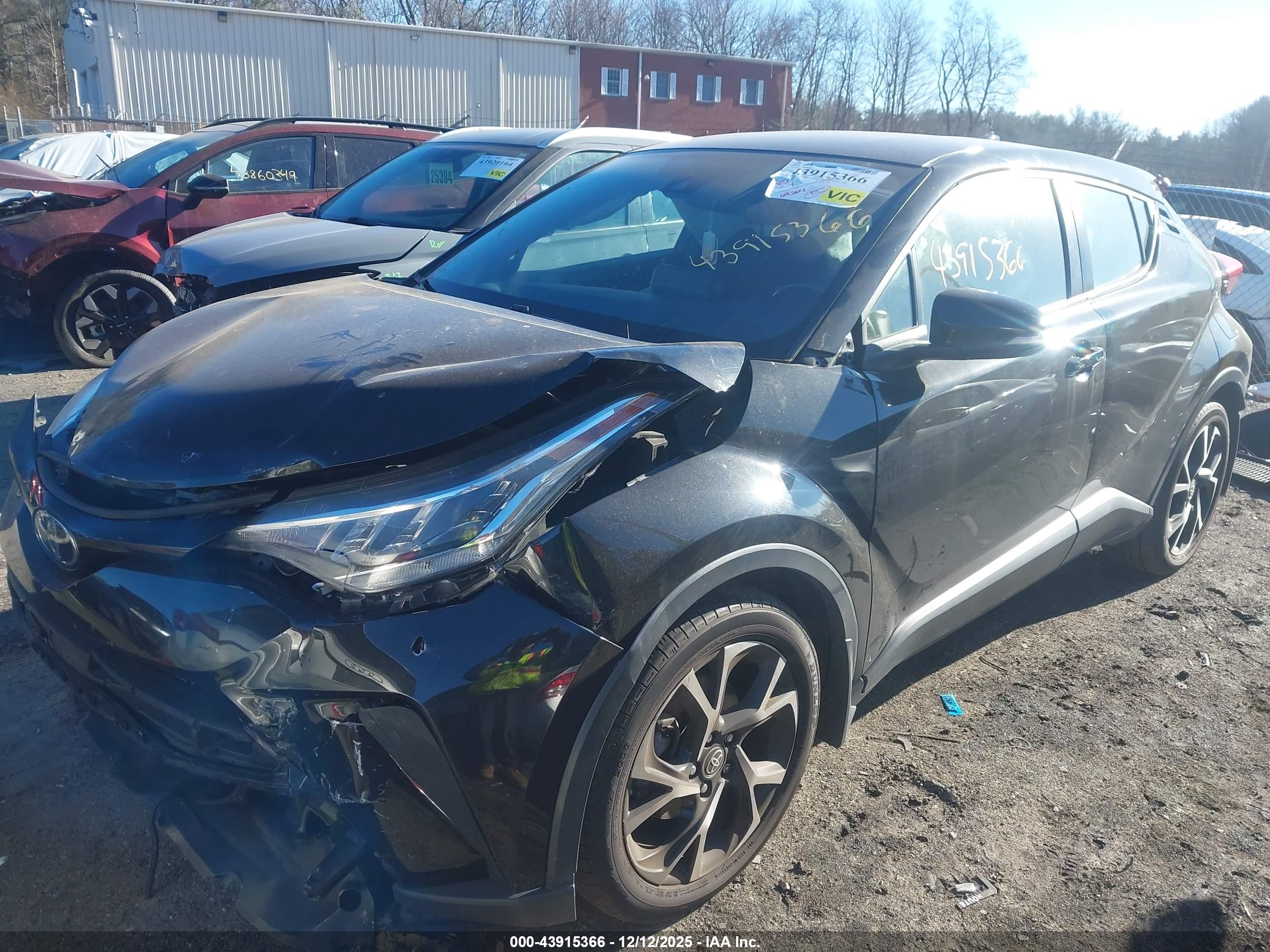 TOYOTA C-HR image 2