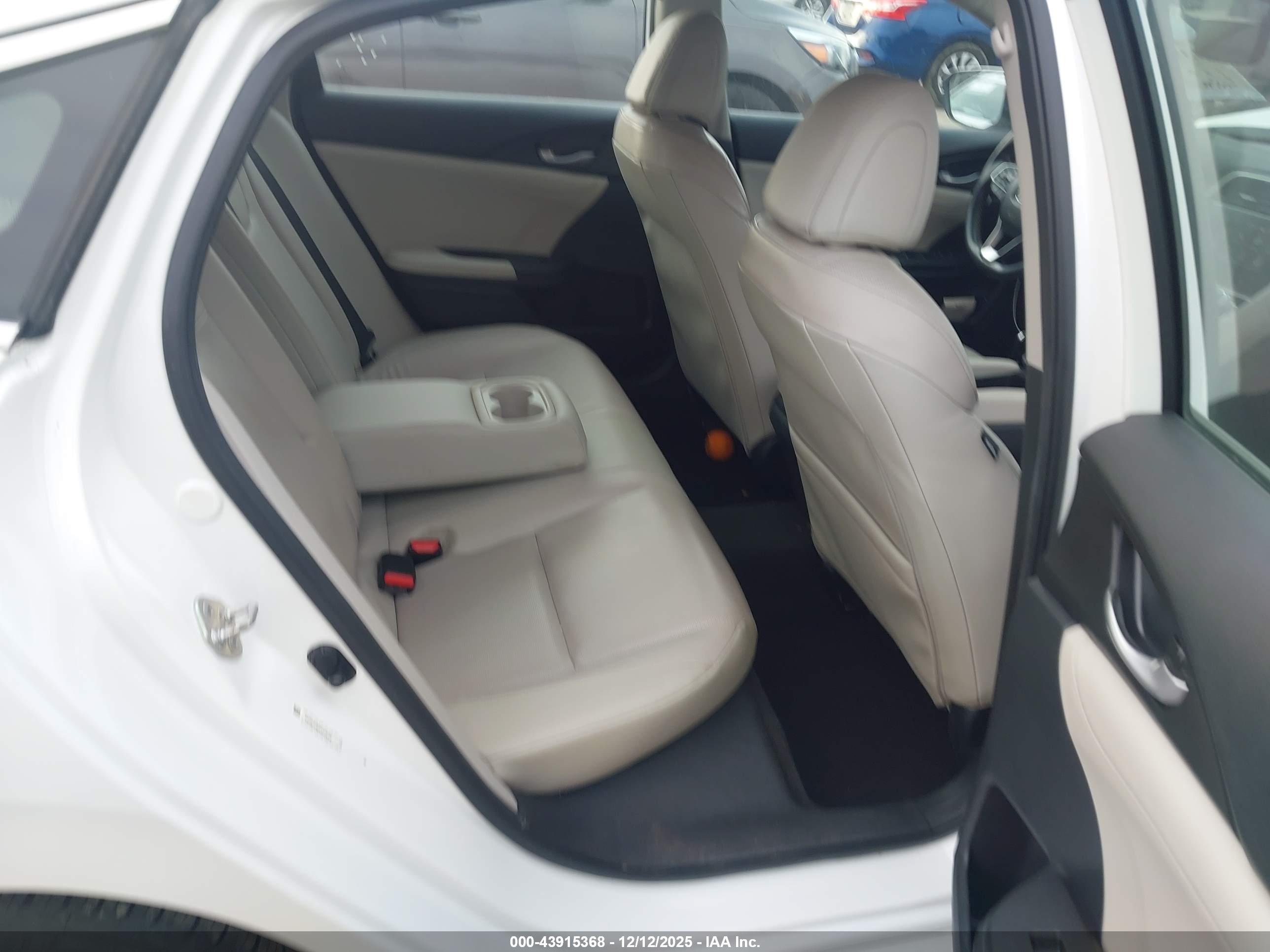 HONDA INSIGHT image 8