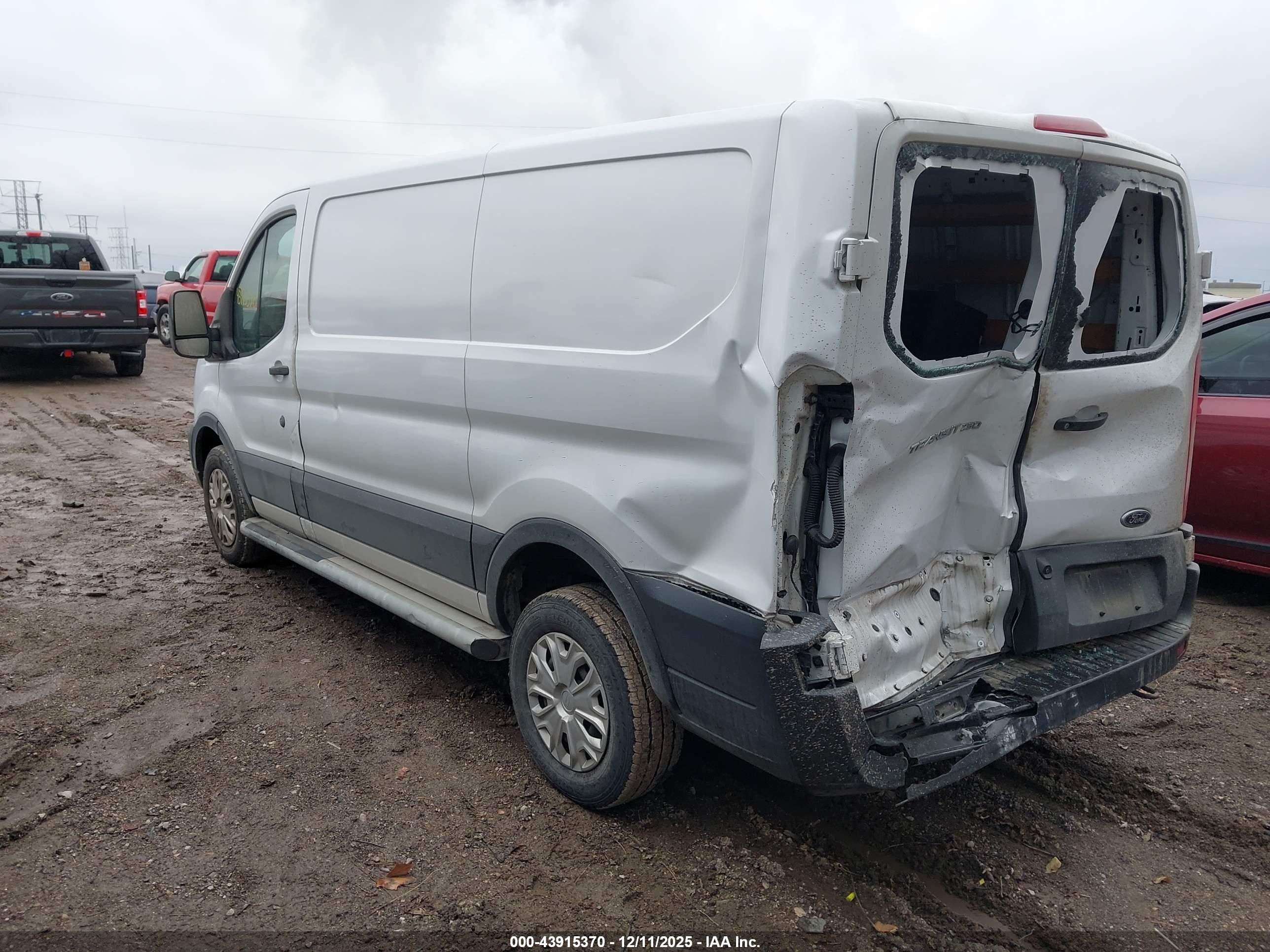 FORD TRANSIT-250 image 3