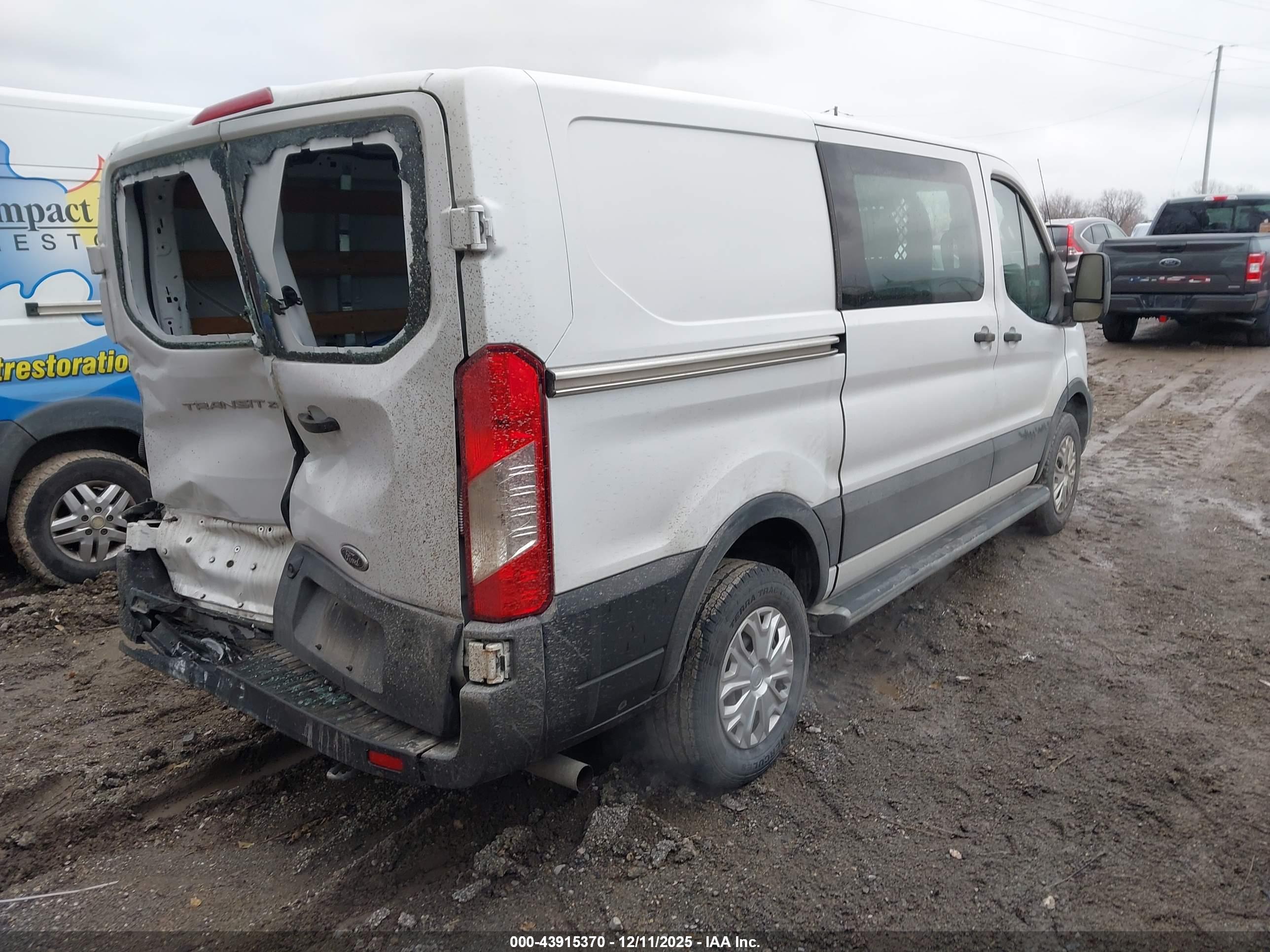 FORD TRANSIT-250 image 4