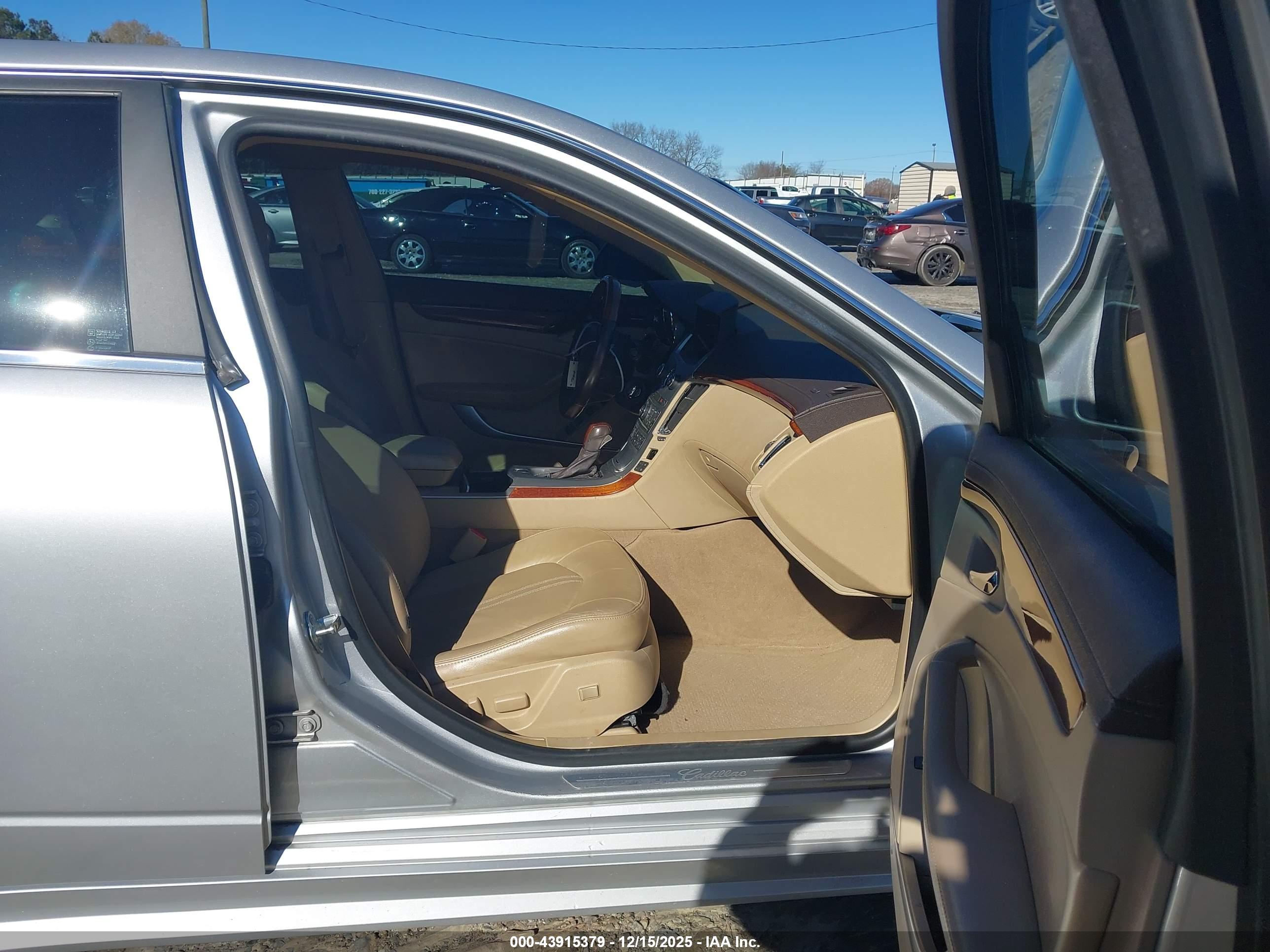 CADILLAC CTS image 5