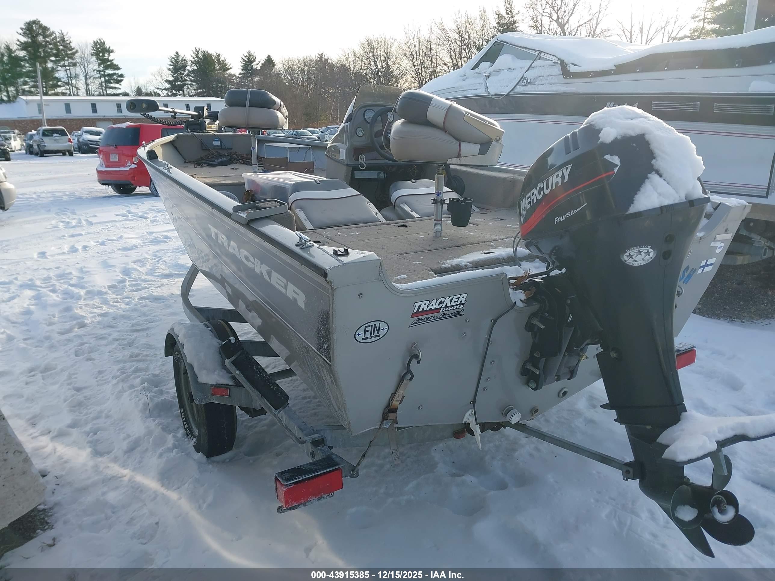 TRACKER 16 image 3