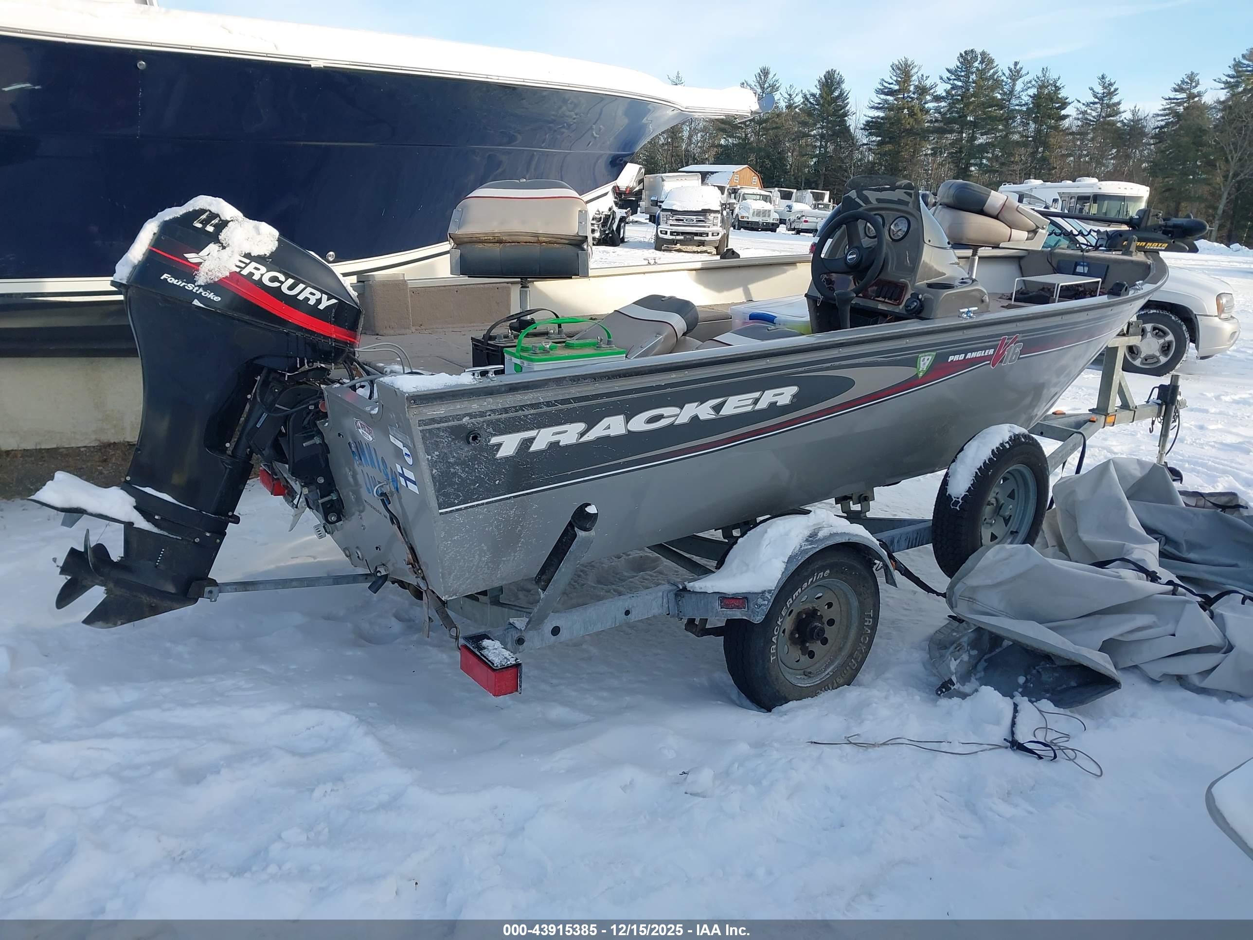 TRACKER 16 image 4