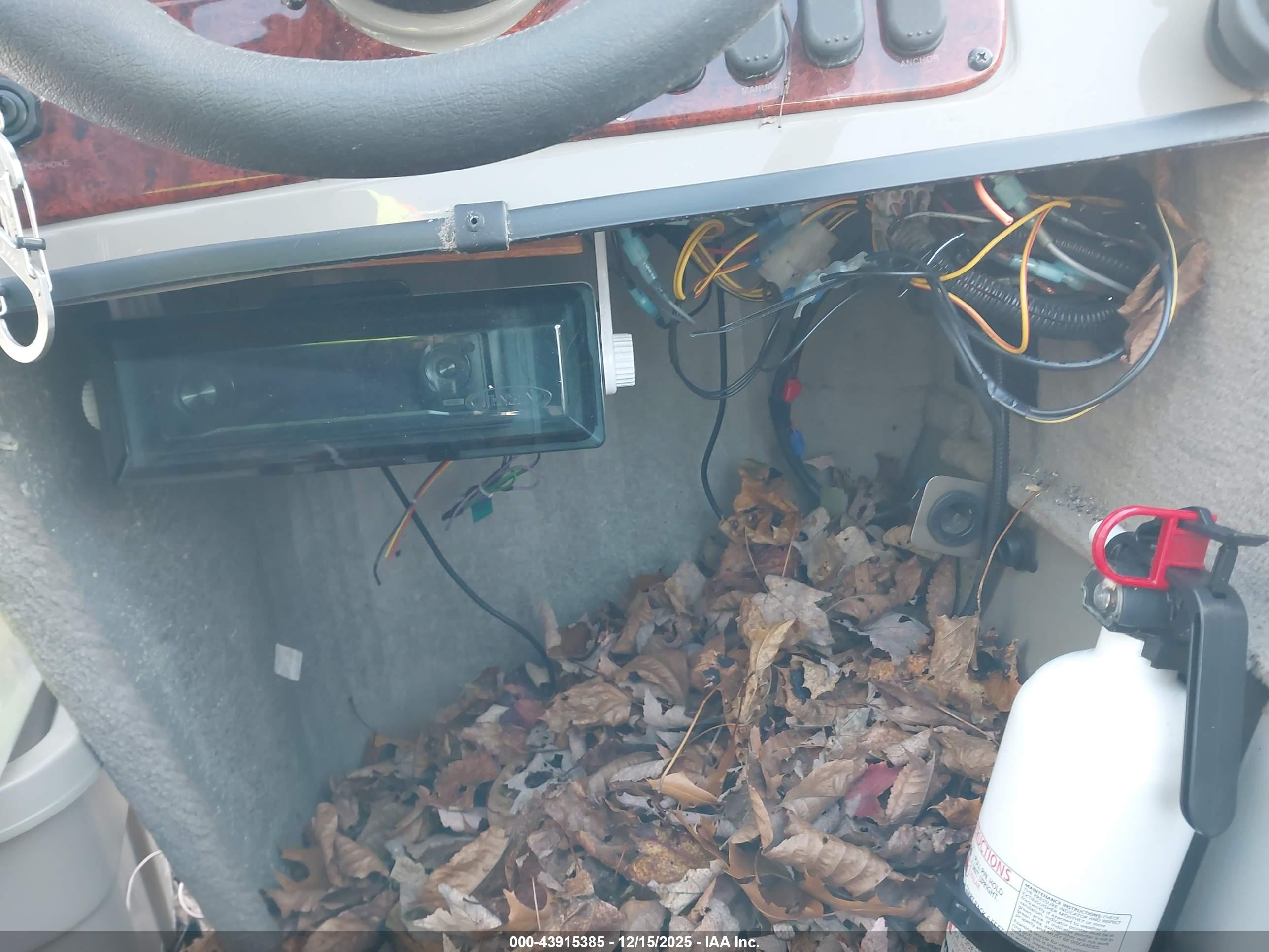 TRACKER 16 image 6