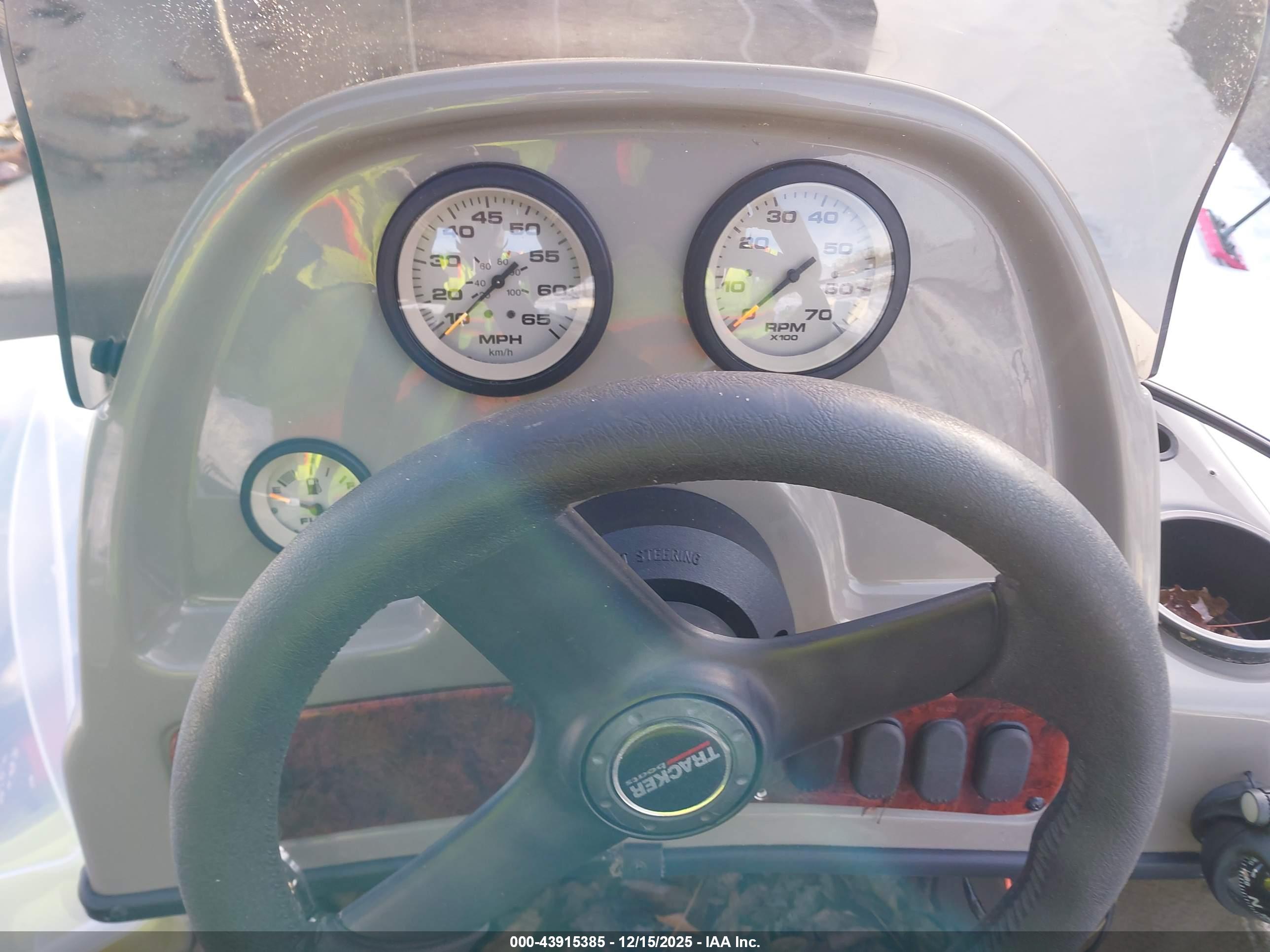 TRACKER 16 image 7