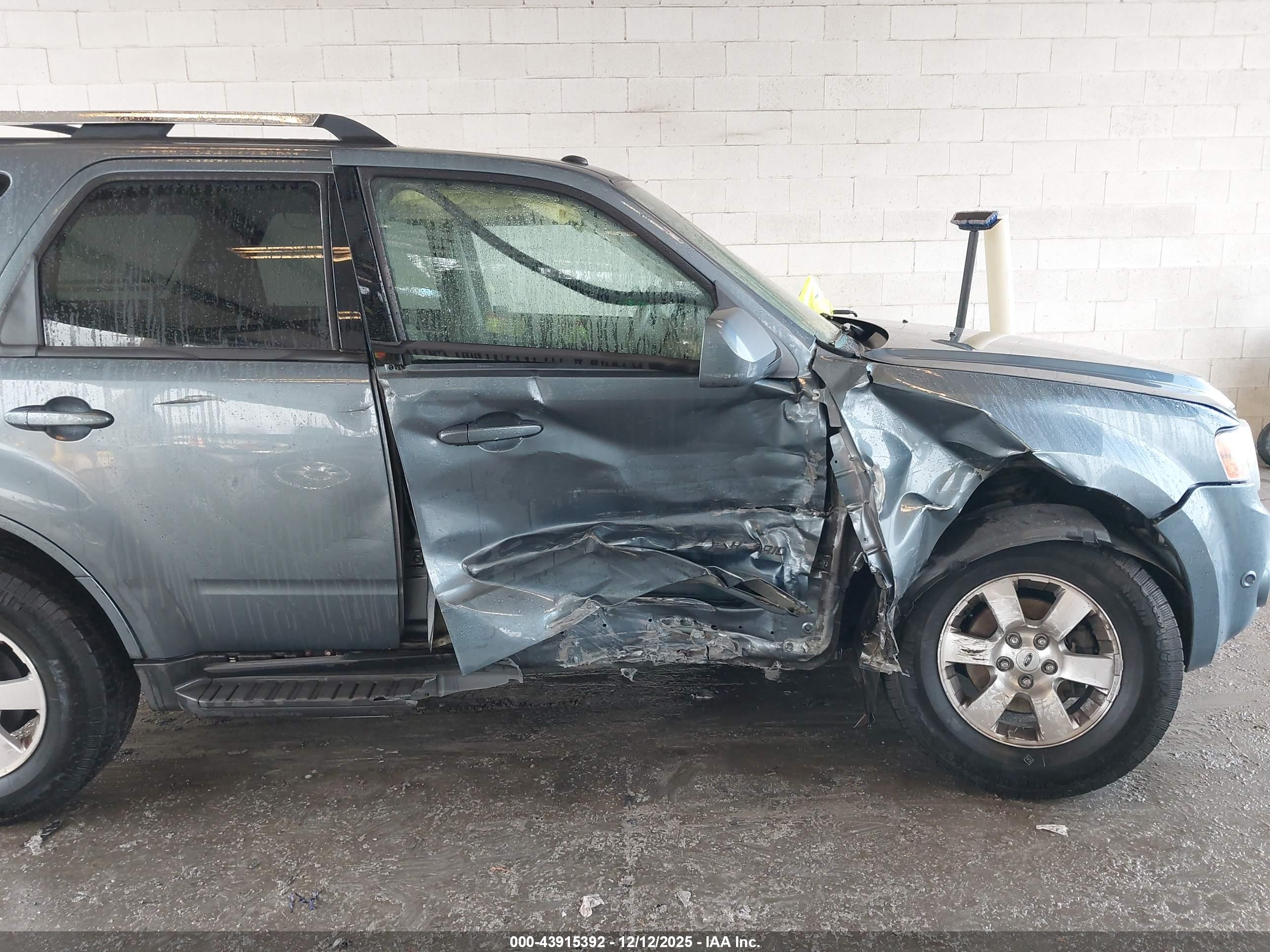FORD ESCAPE image 6