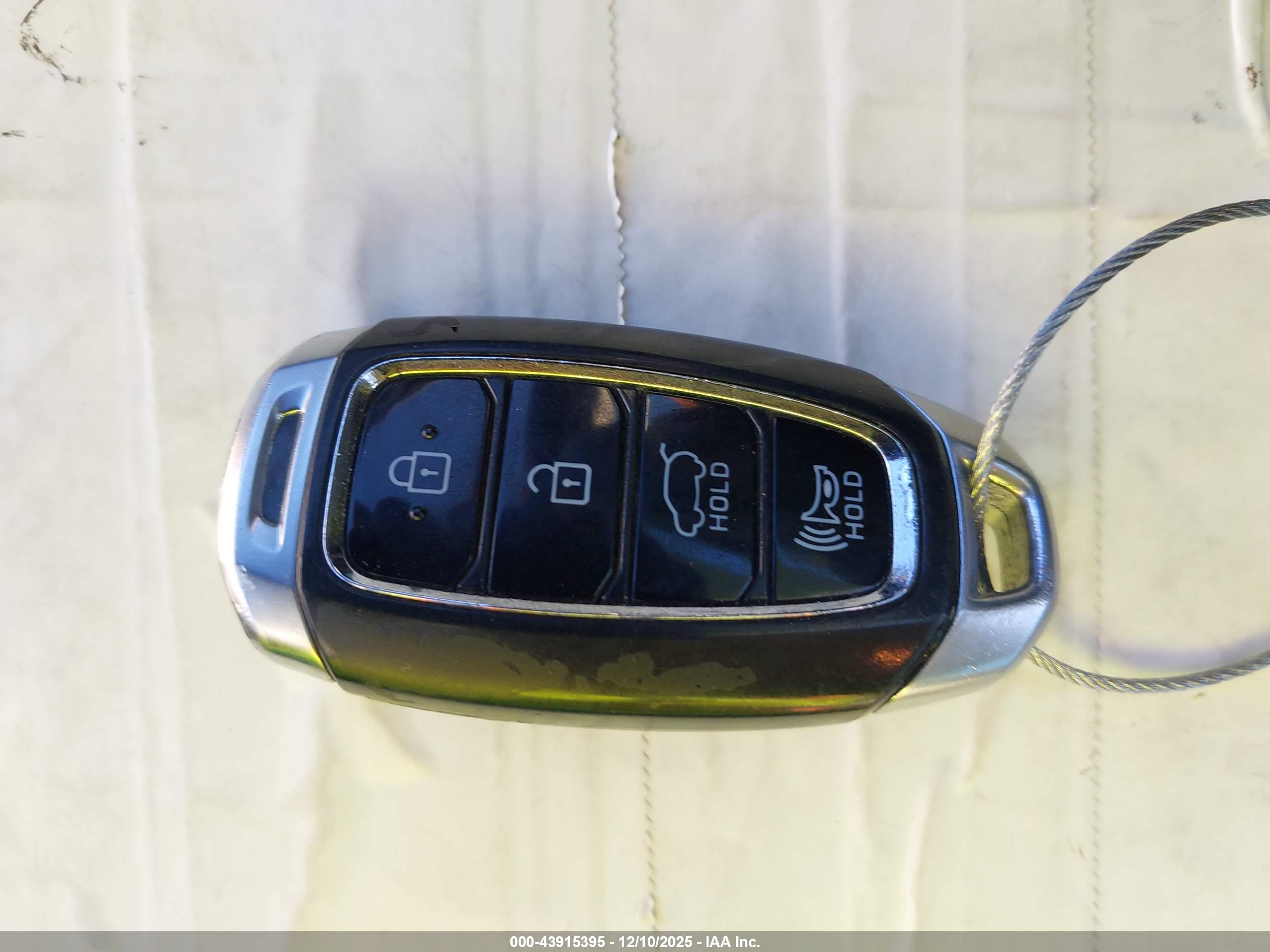 HYUNDAI SANTA image 11