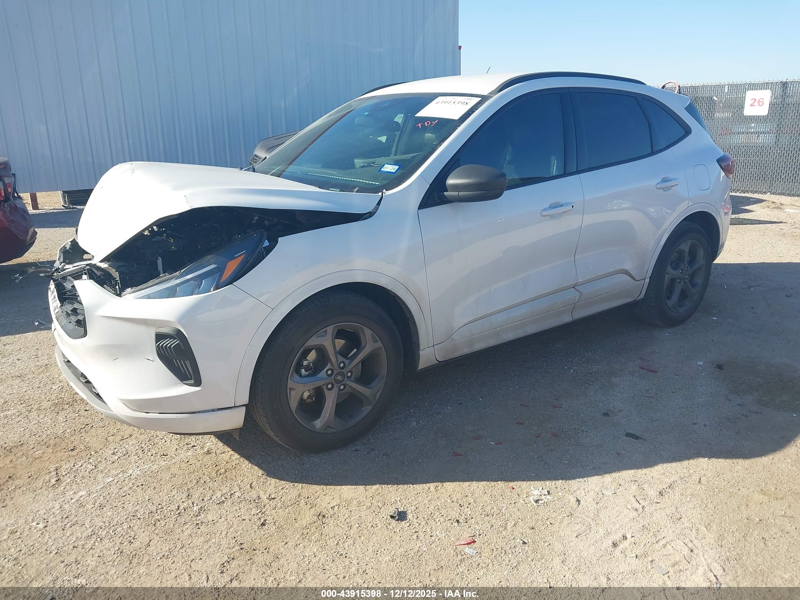FORD ESCAPE image 2