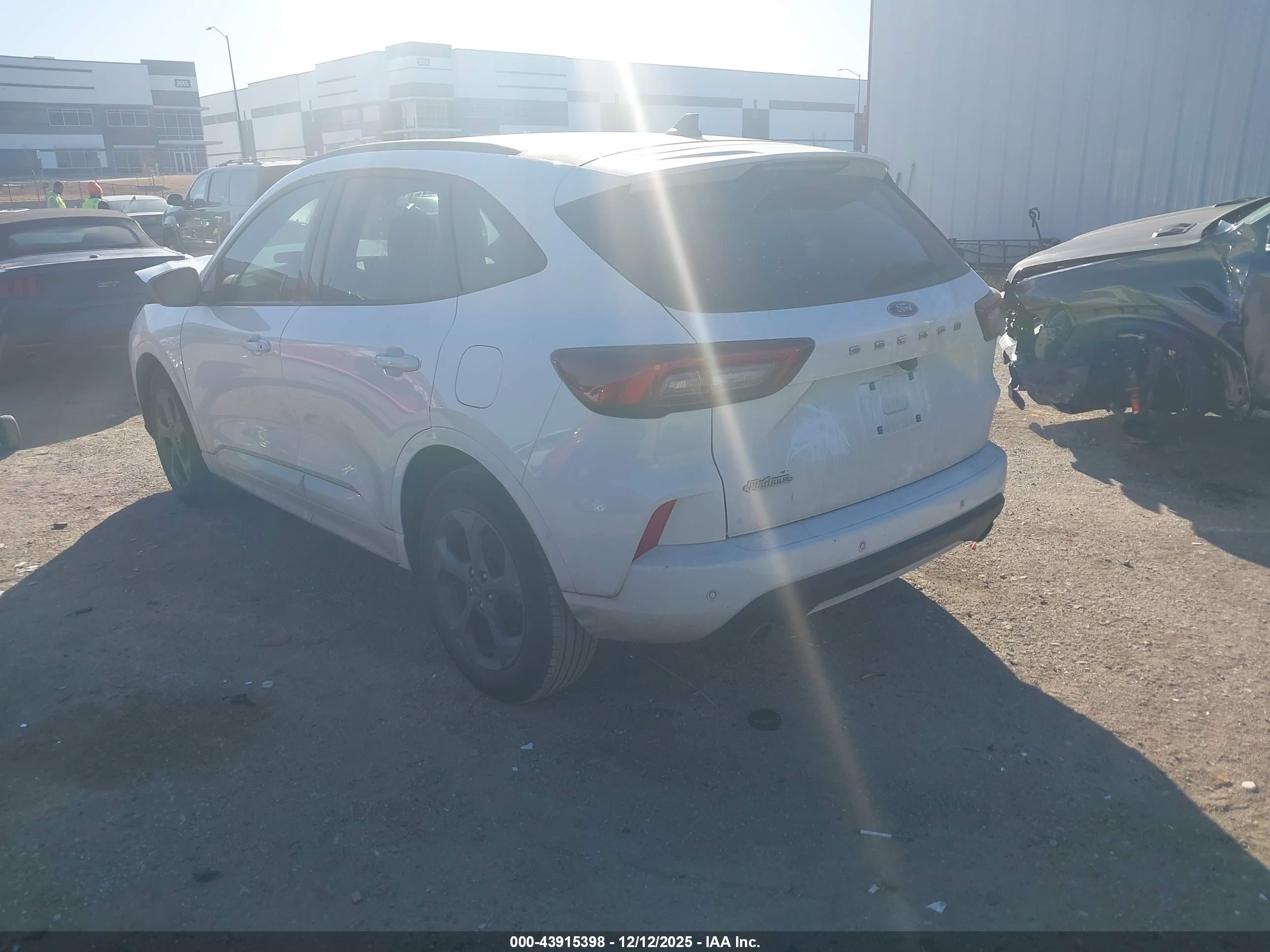 FORD ESCAPE image 3