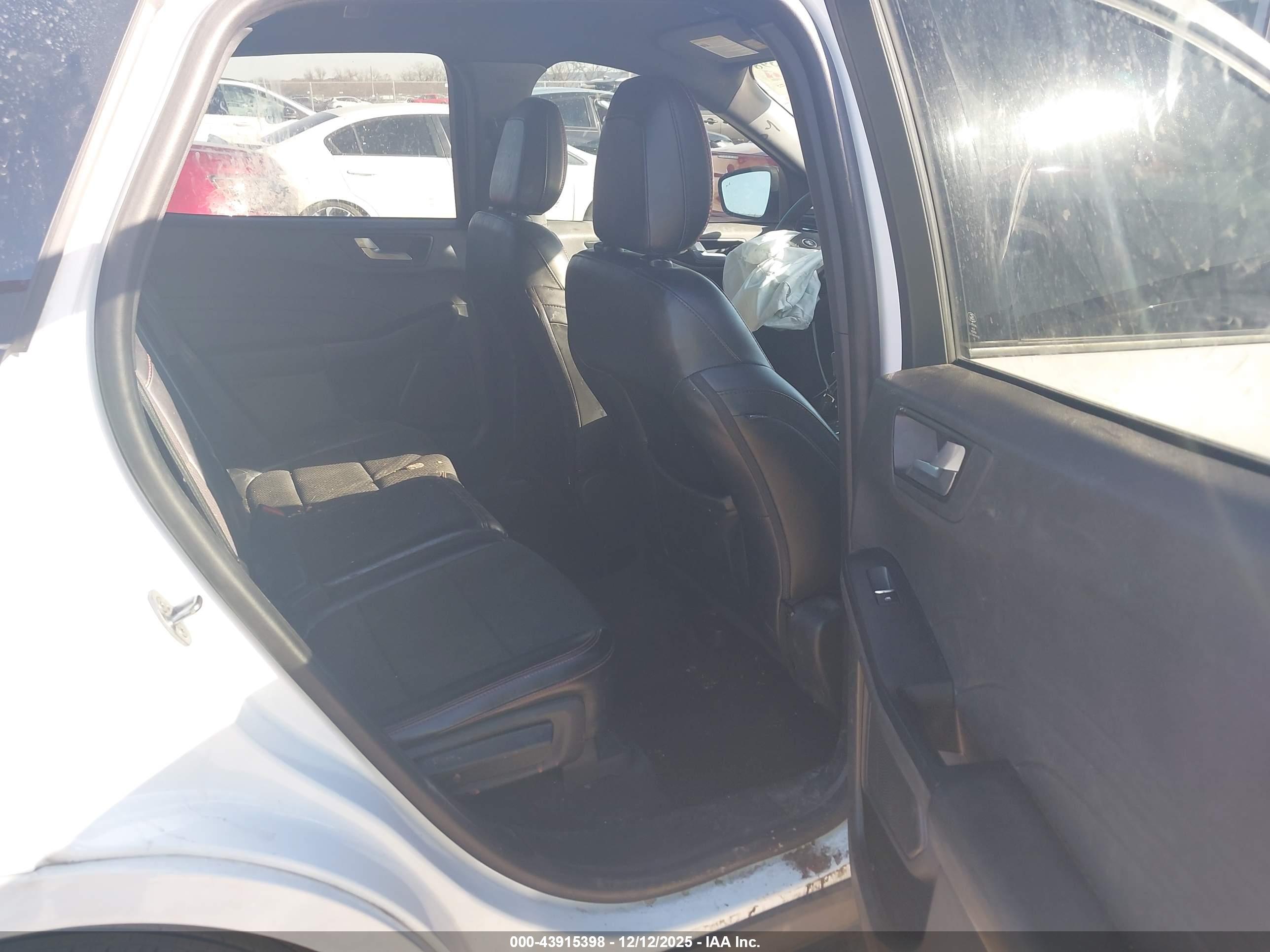 FORD ESCAPE image 8