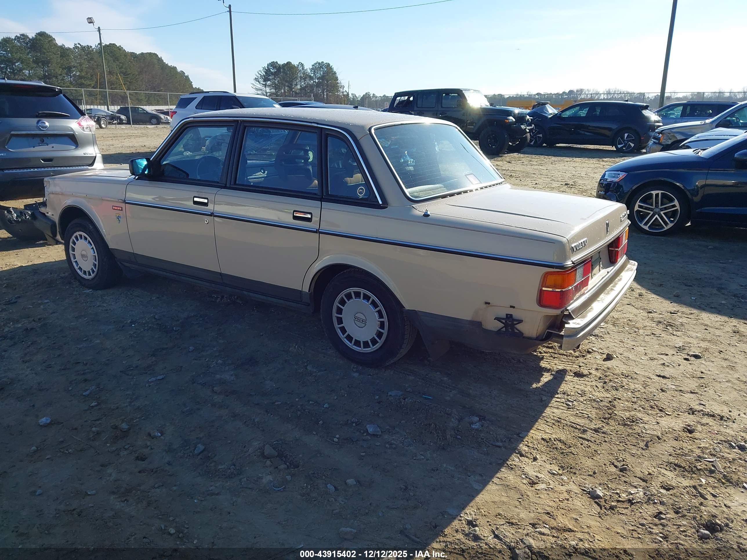 VOLVO 244 image 3