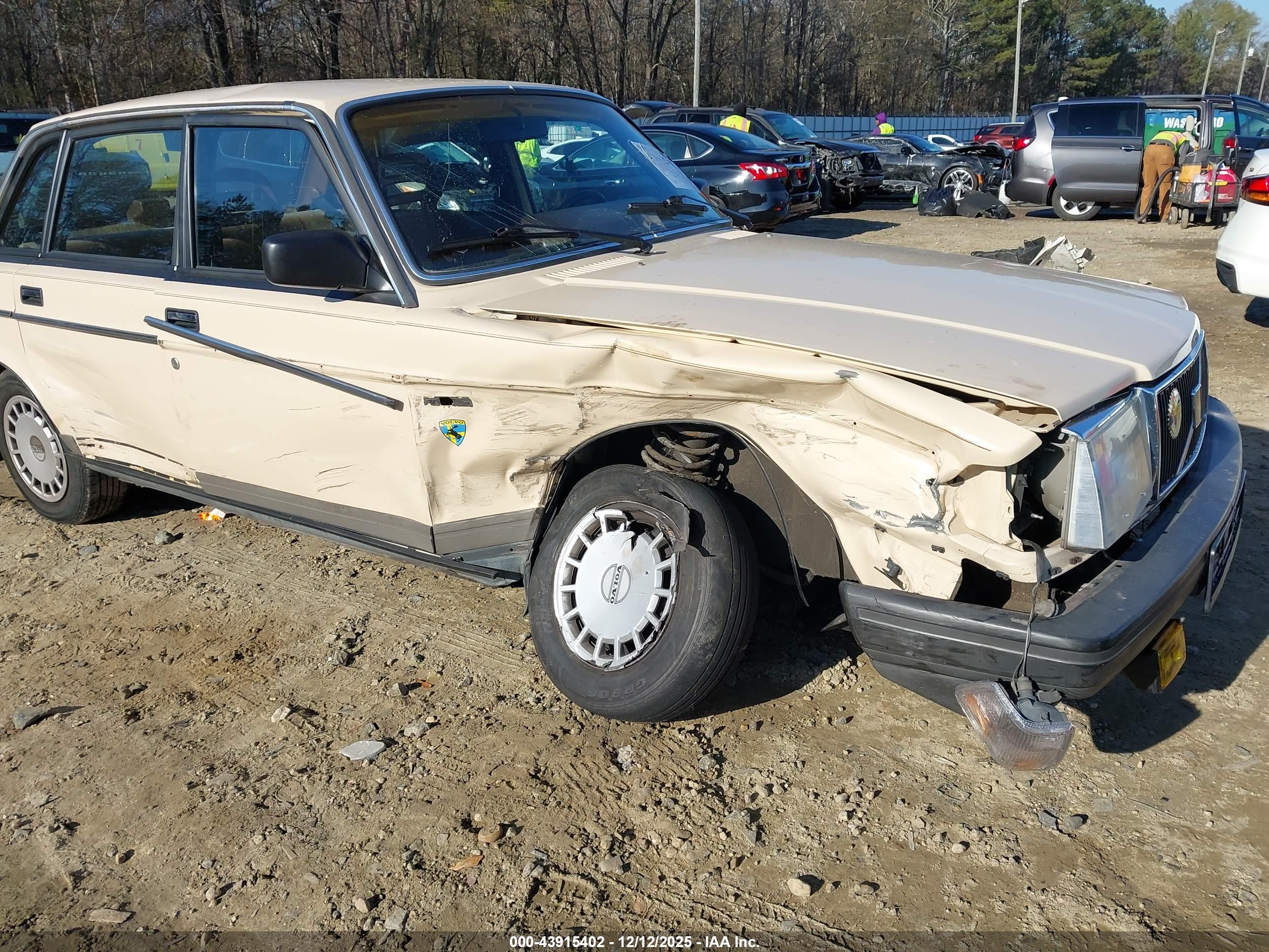 VOLVO 244 image 6