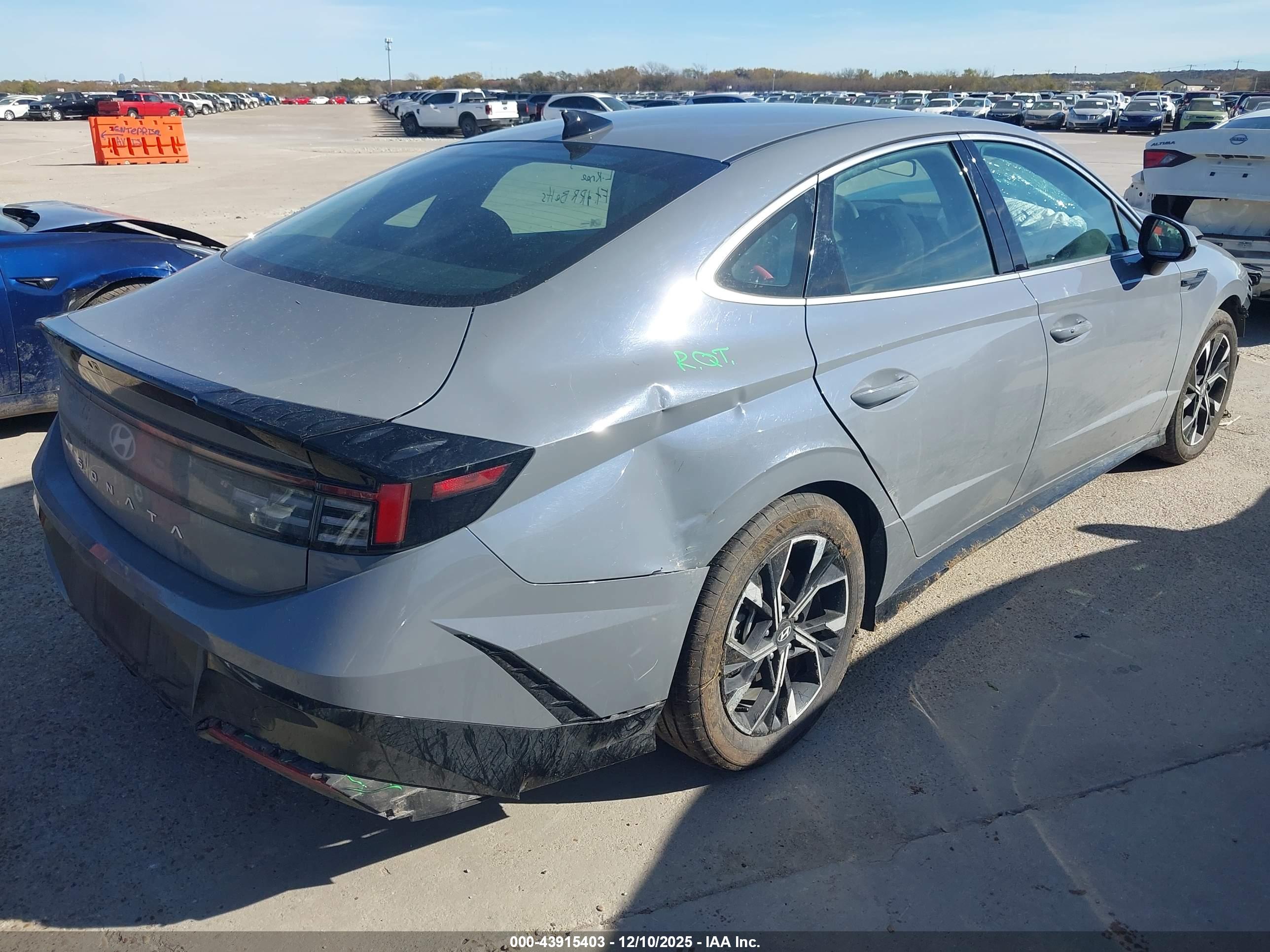 HYUNDAI SONATA image 4